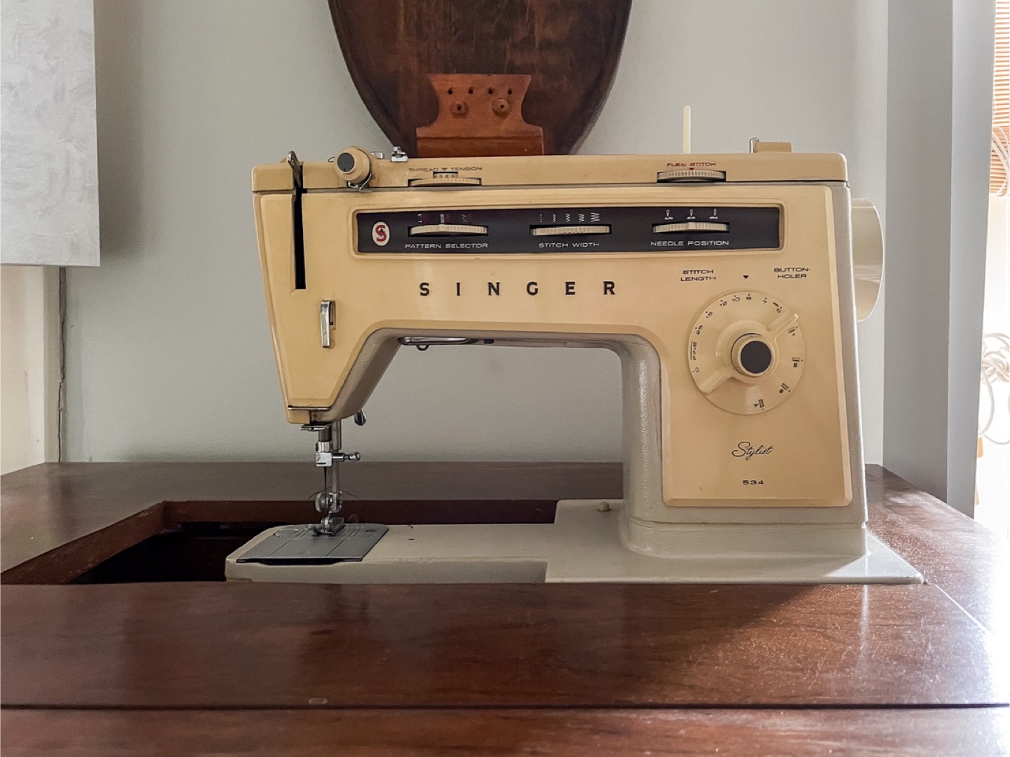 Vintage Singer Sewing Machine & Table - photo 3