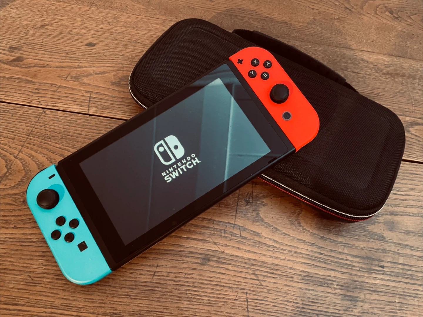 Nintendo Switch with Joy-Cons, GameCube Controller & Case - photo 2