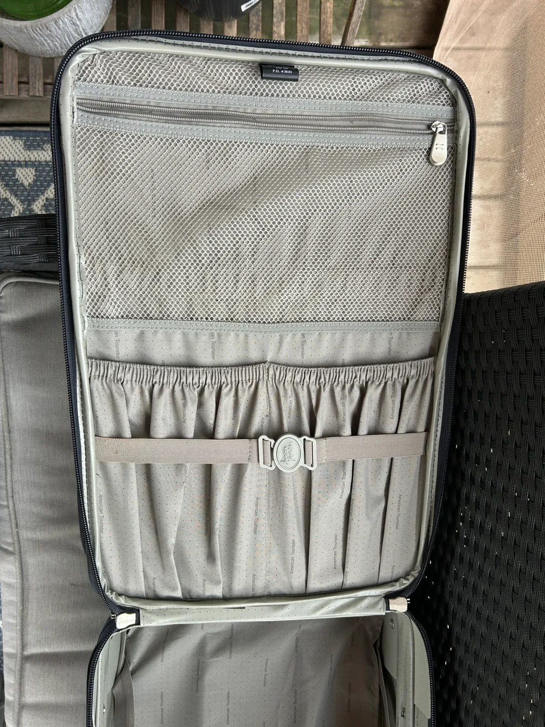 American Tourister 2-Piece Luggage Set image indicator(6)