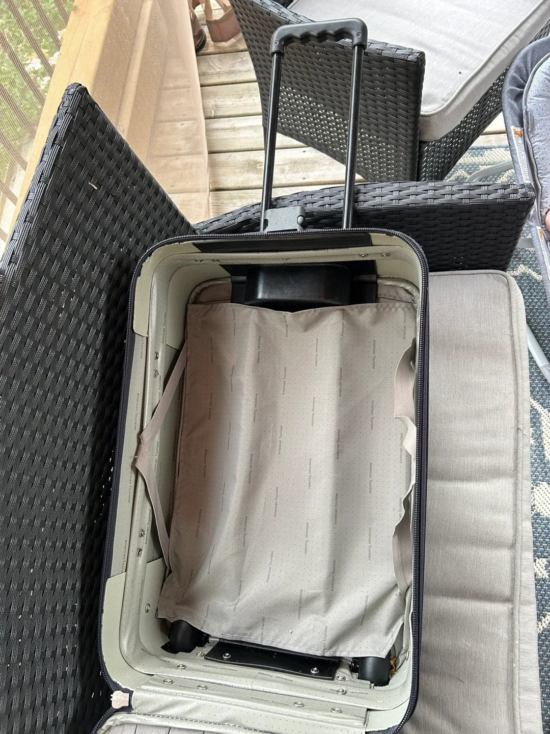 American Tourister 2-Piece Luggage Set image indicator(7)