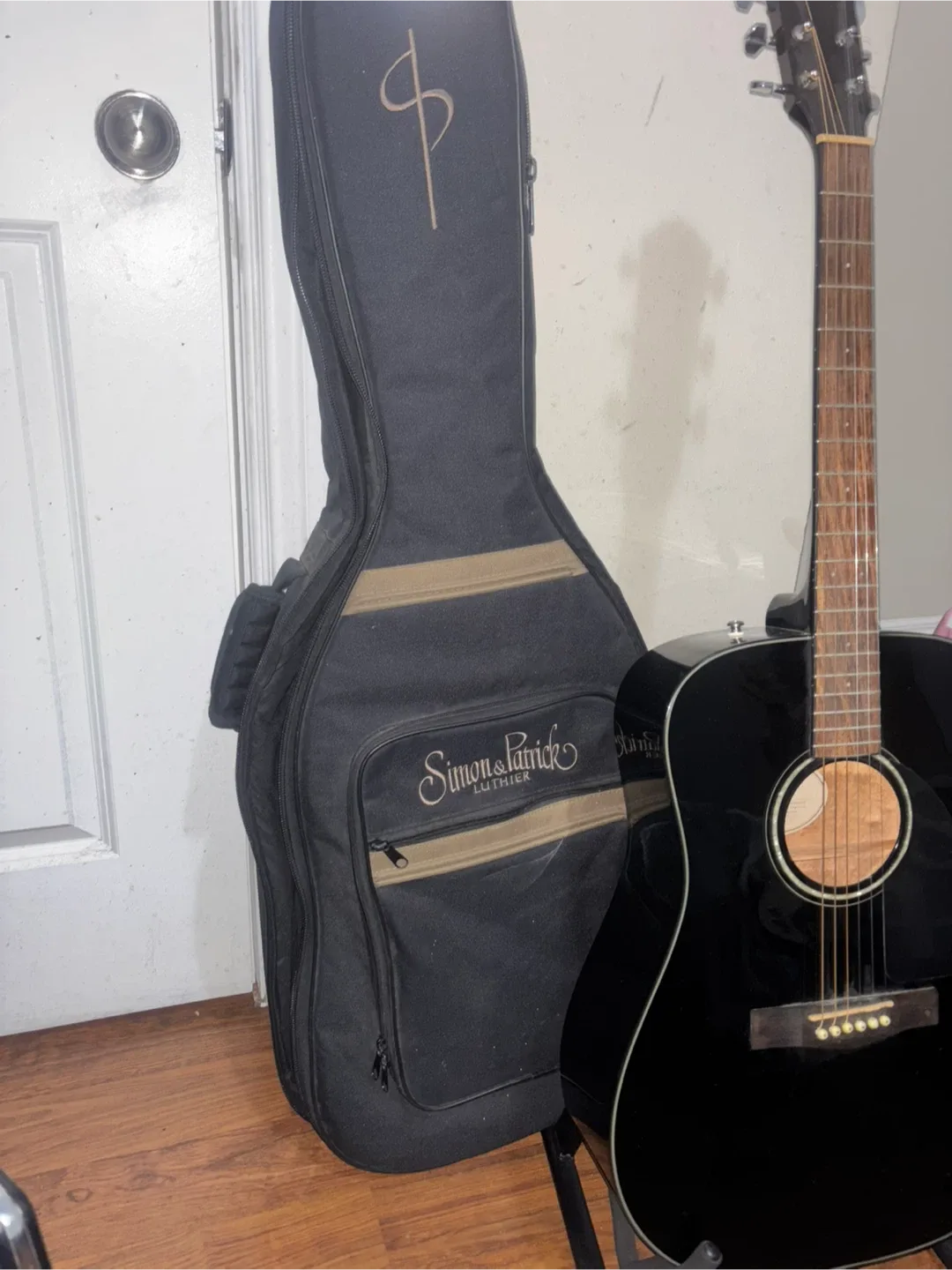 Fender Acoustic Guitar w/ Soft case image indicator(2)