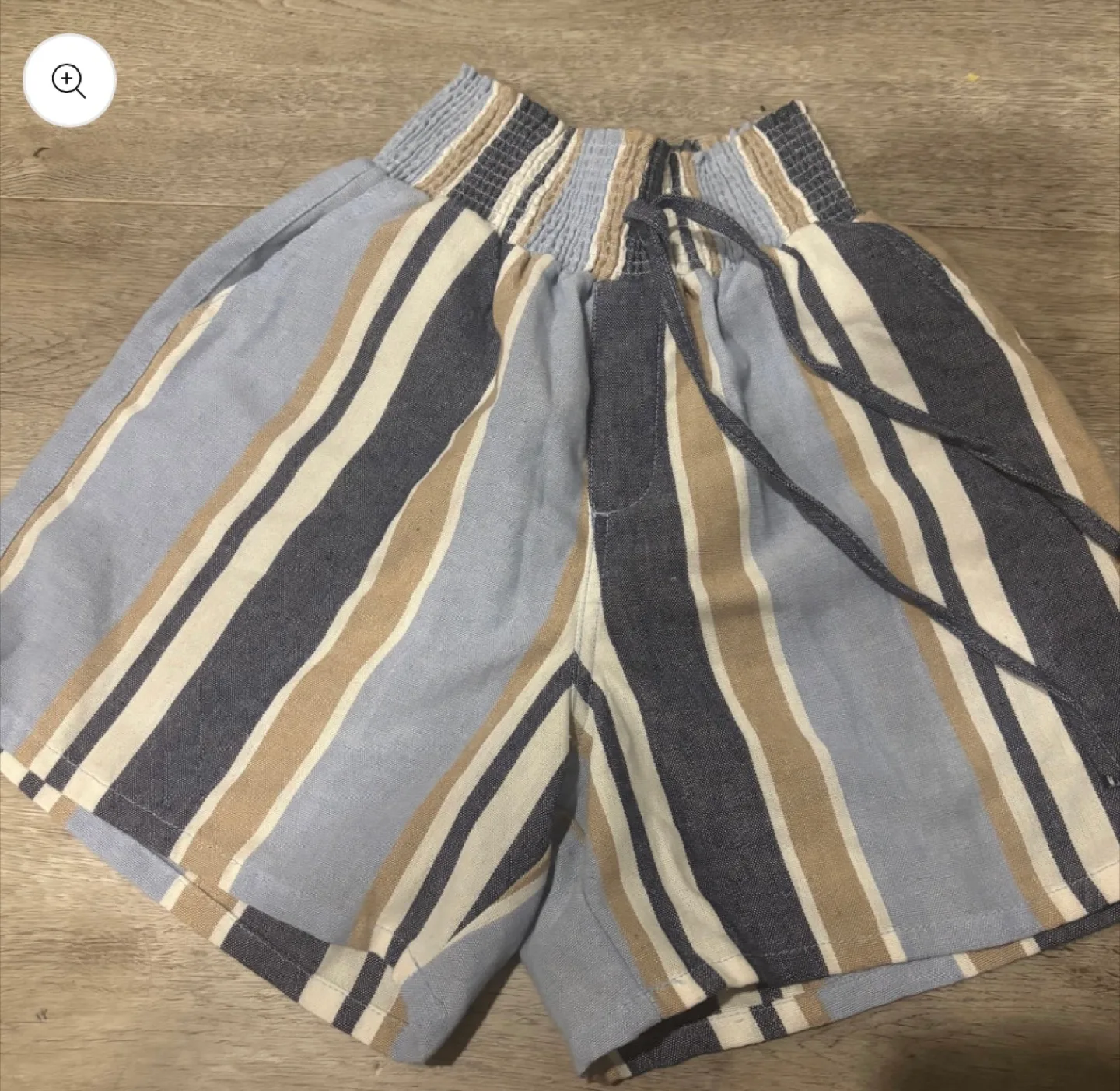One5one linen shorts- size small image indicator(2)