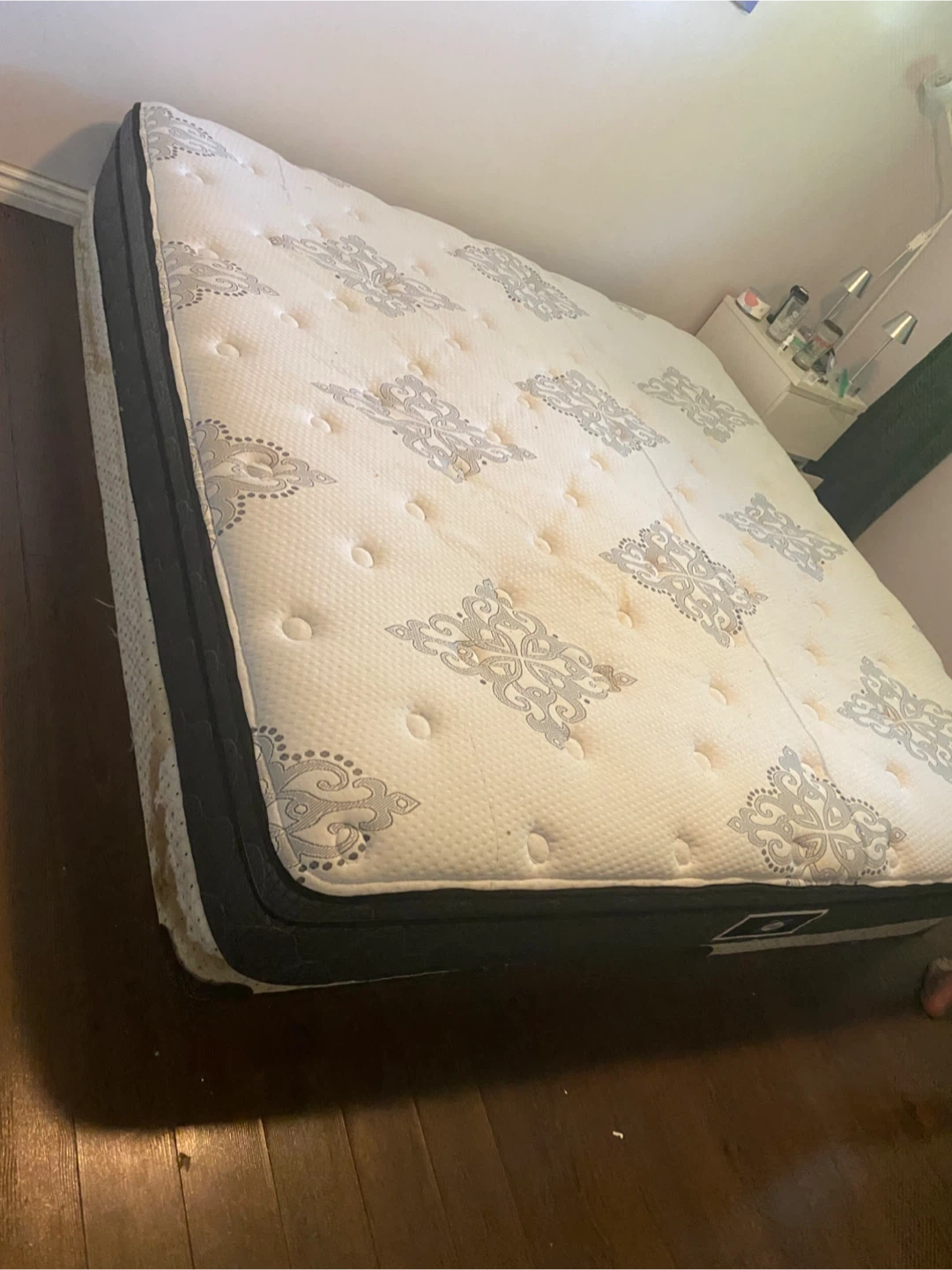 Kingsize Mattress & base