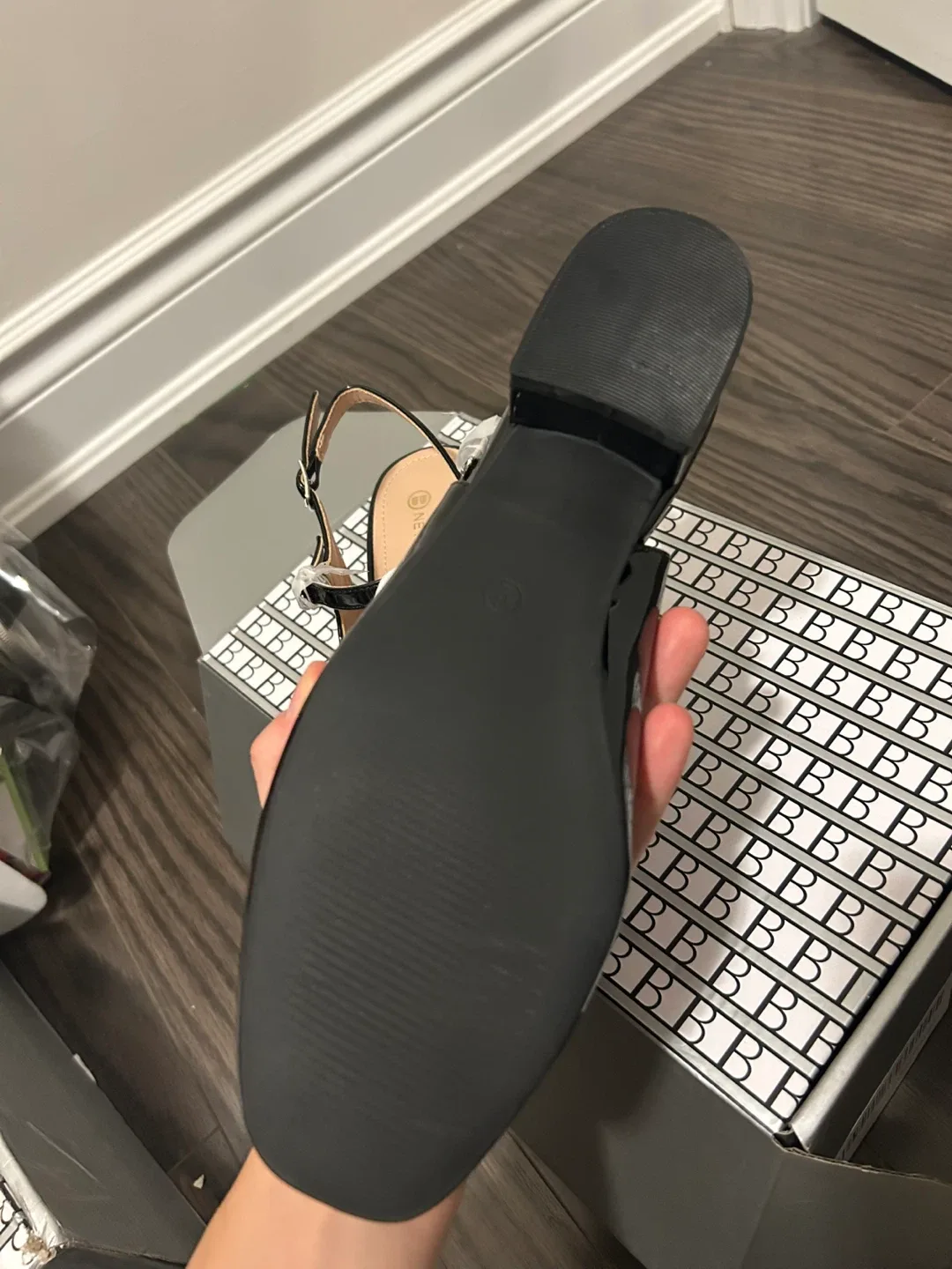 New newbella patent chunky heeled Mary Jane pumps size 6 image indicator(6)