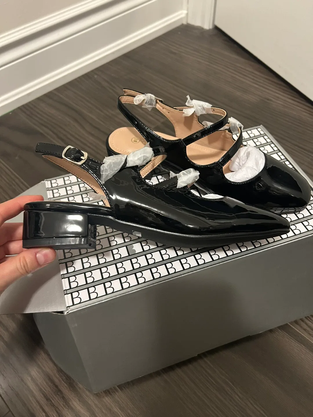 New newbella patent chunky heeled Mary Jane pumps size 6 image indicator(3)