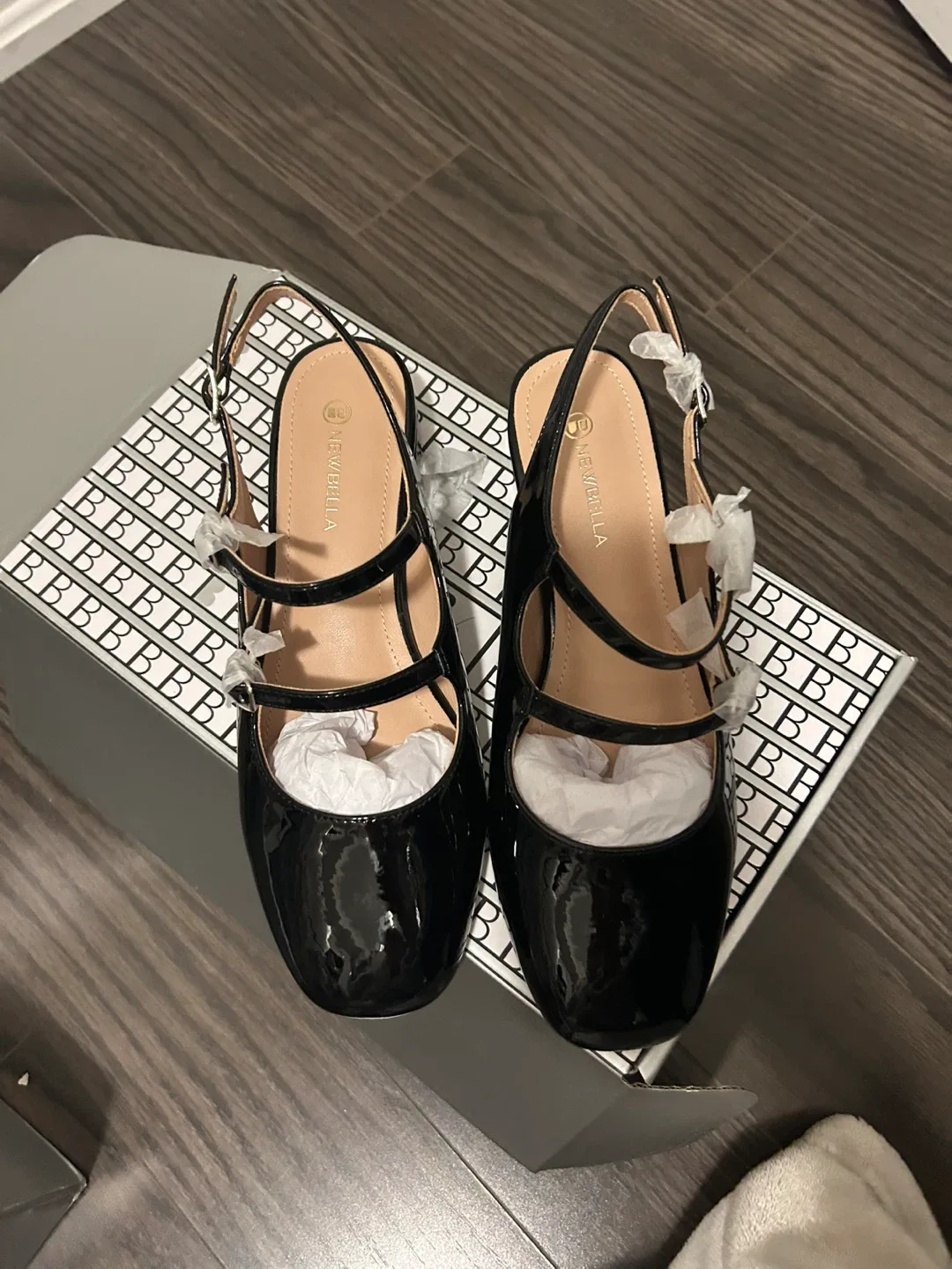 New newbella patent chunky heeled Mary Jane pumps size 6 image indicator(8)