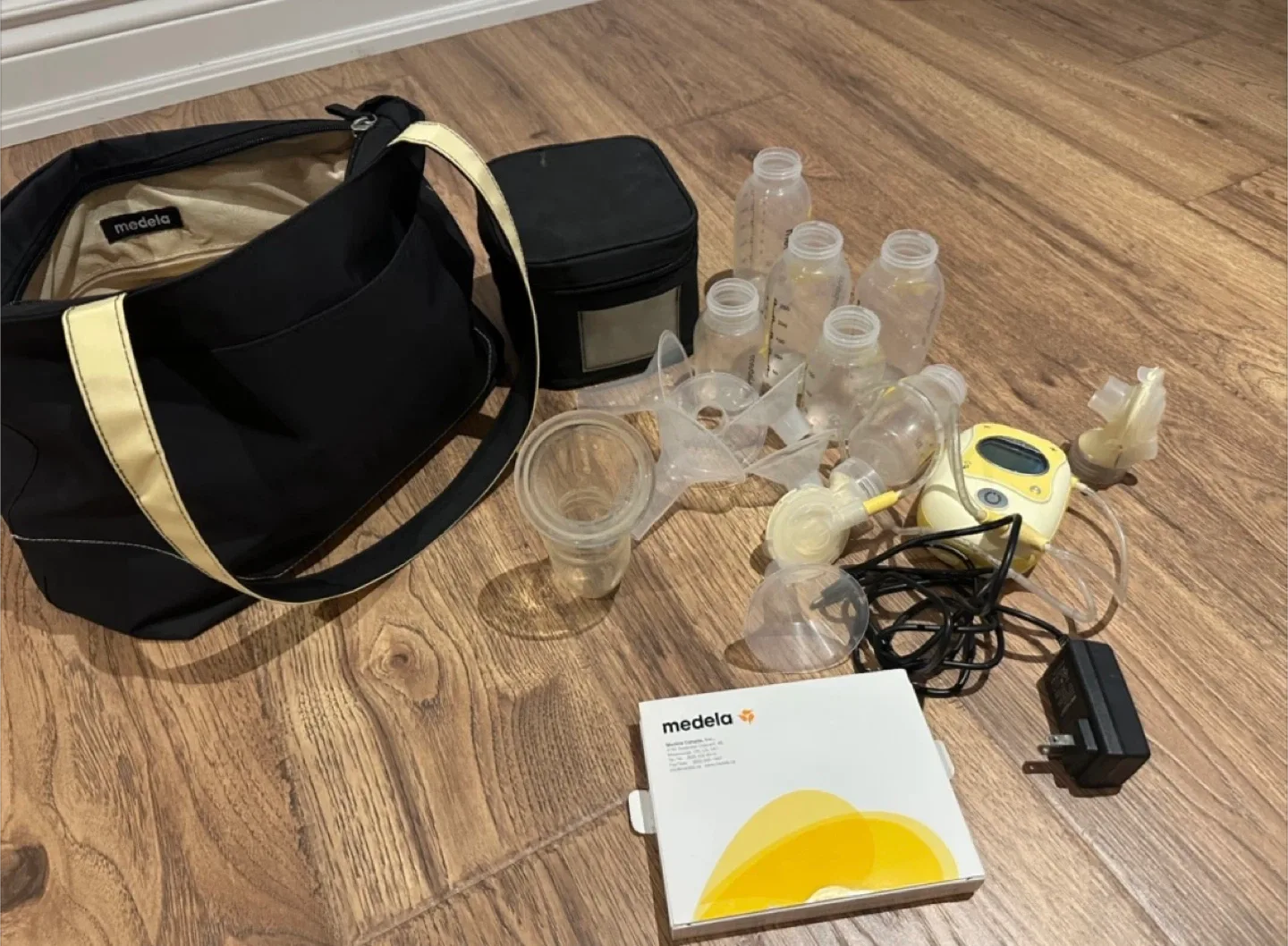 Medela Freestyle Breast Pump with Bag & Accessories
