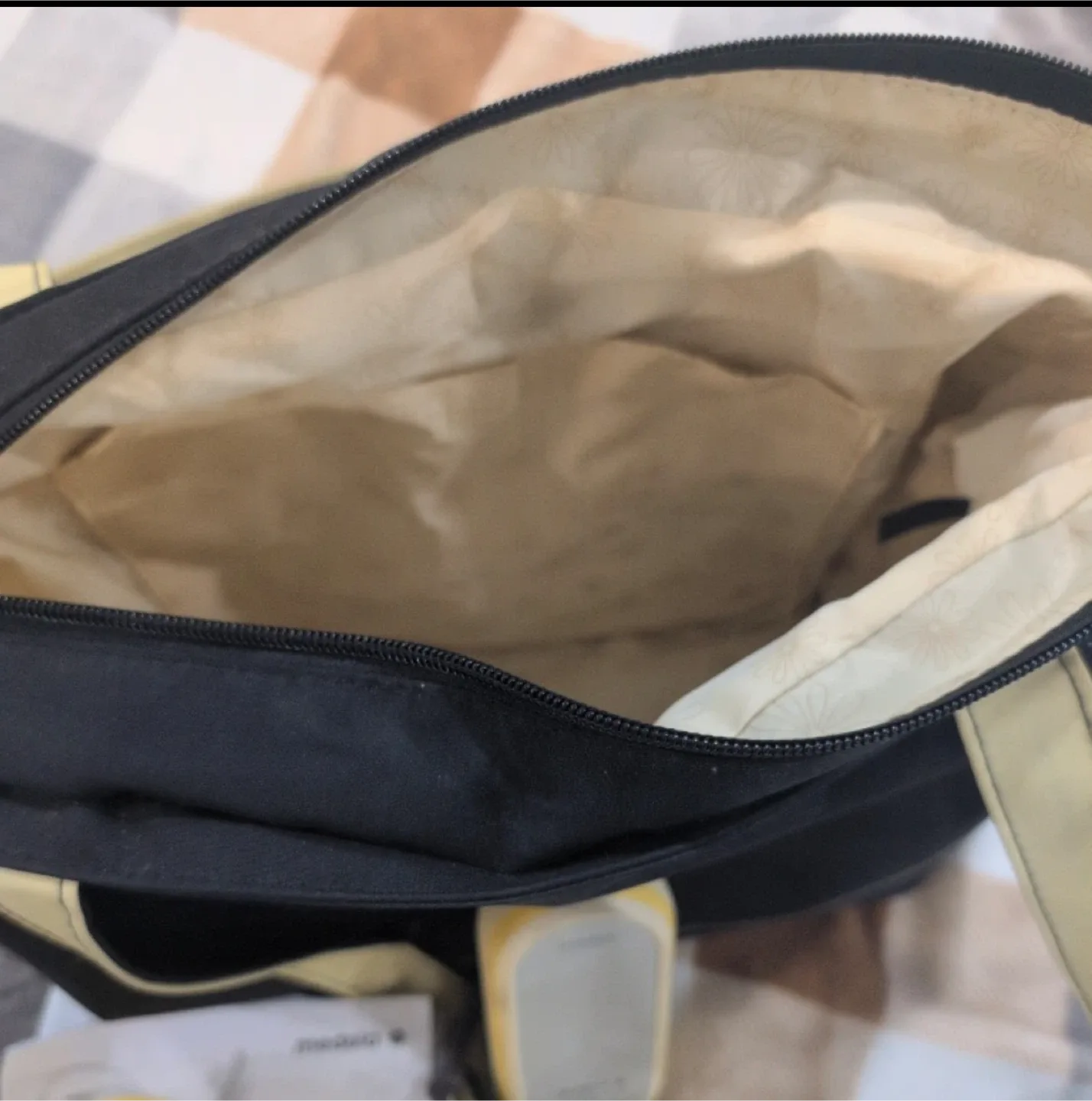 Medela Freestyle Breast Pump with Bag & Accessories image indicator(2)