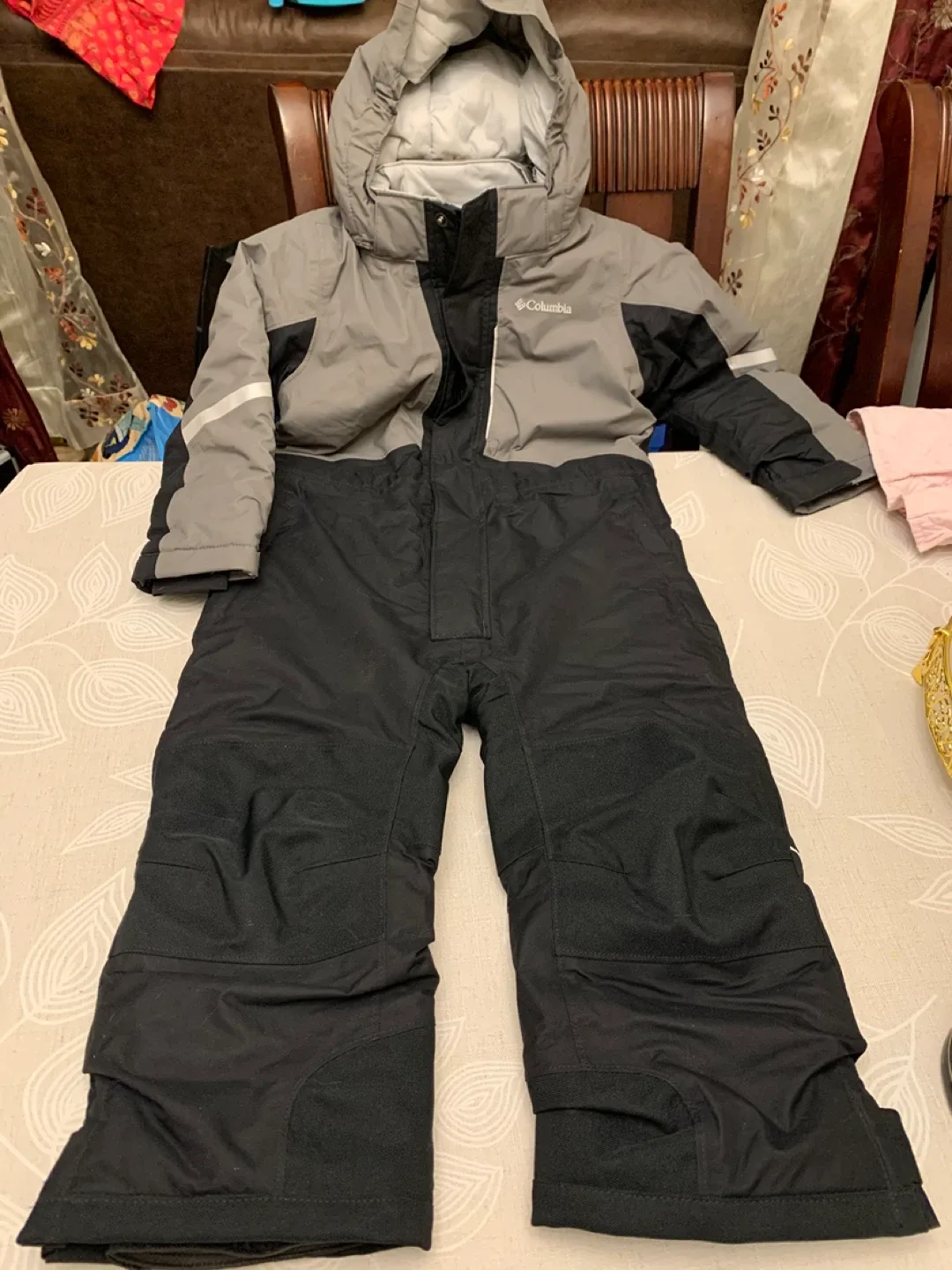 Columbia Kids Snowsuit – Size 4T (Black & Grey) ❄️🧒 thumbnail