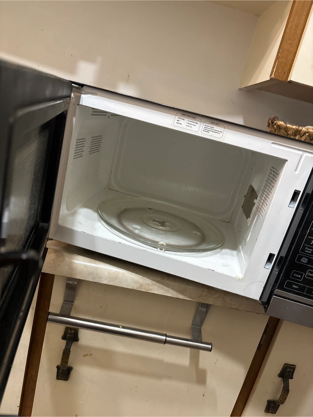 RCA Microwave Oven - photo 3