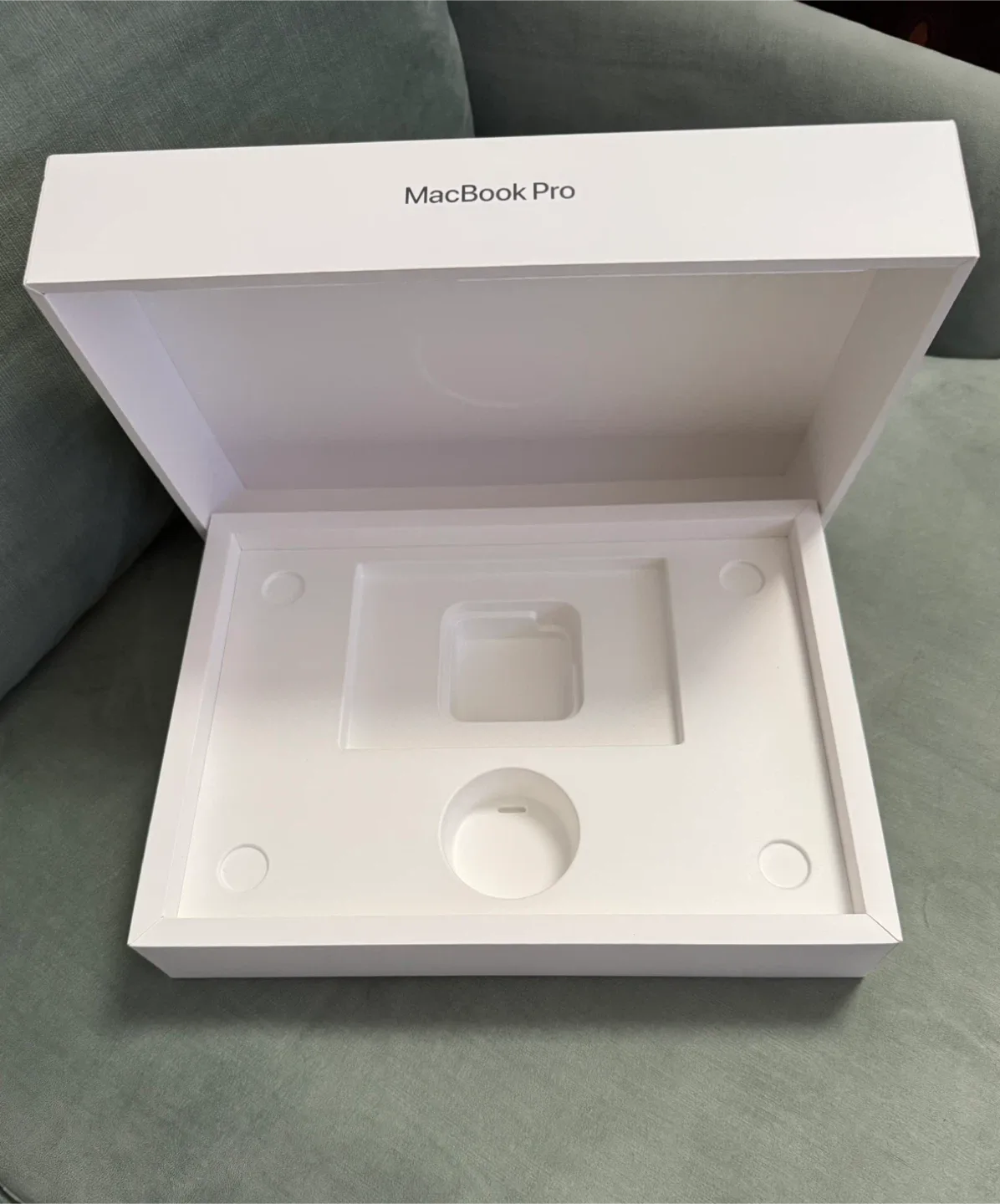 Apple MacBook Pro 14-inch M4 16GB 512GB Empty Box – No Device image indicator(3)