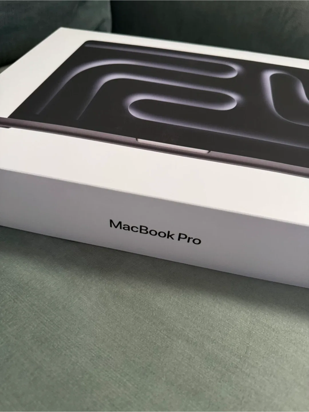 Apple MacBook Pro 14-inch M4 16GB 512GB Empty Box – No Device image indicator(2)