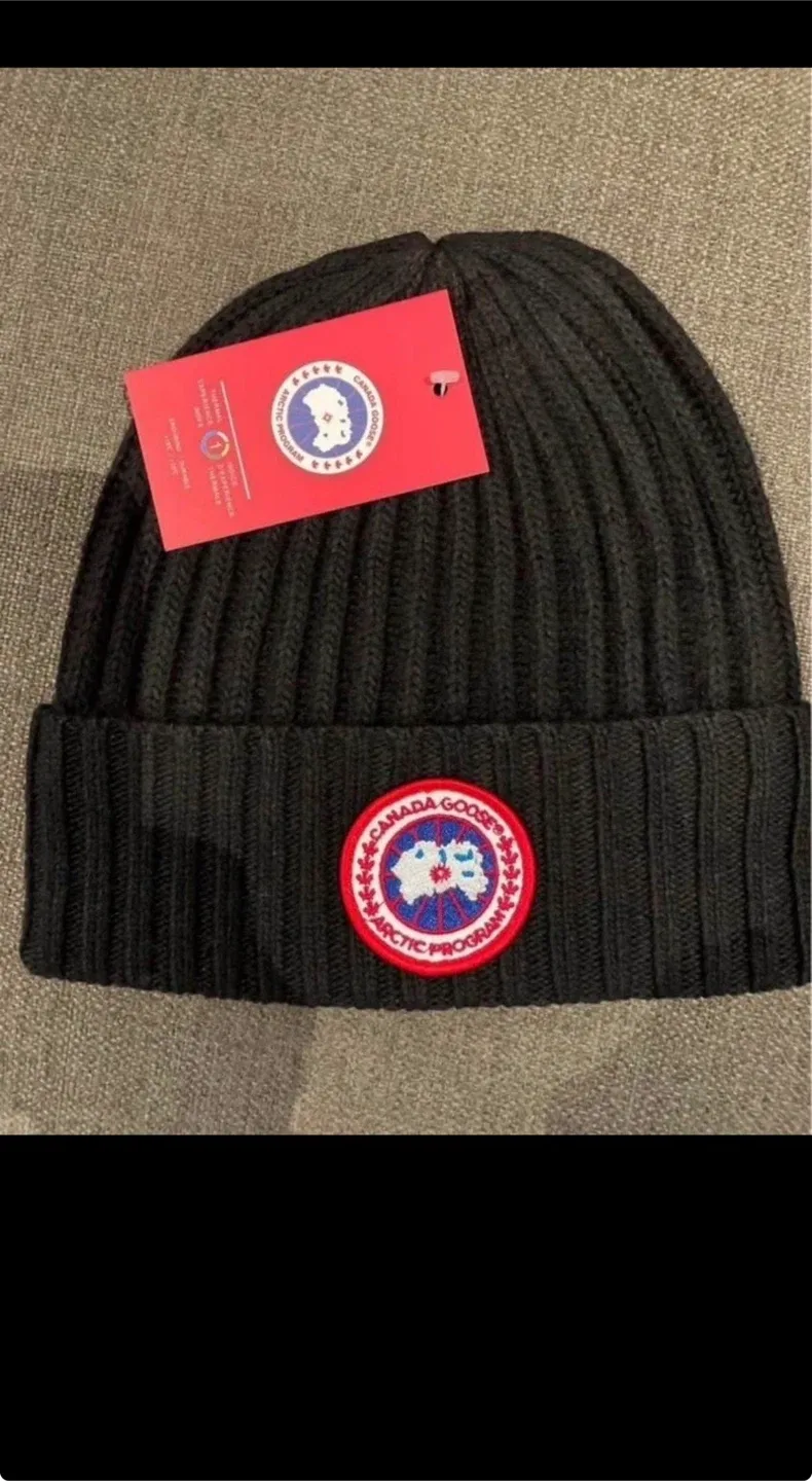 Canada Goose Black Beanie - AUTHENTIC image indicator(2)