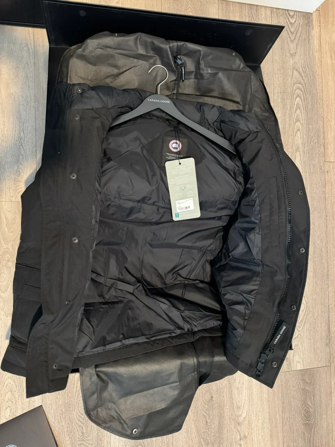 Canada Goose Black Down Vest image indicator(6)
