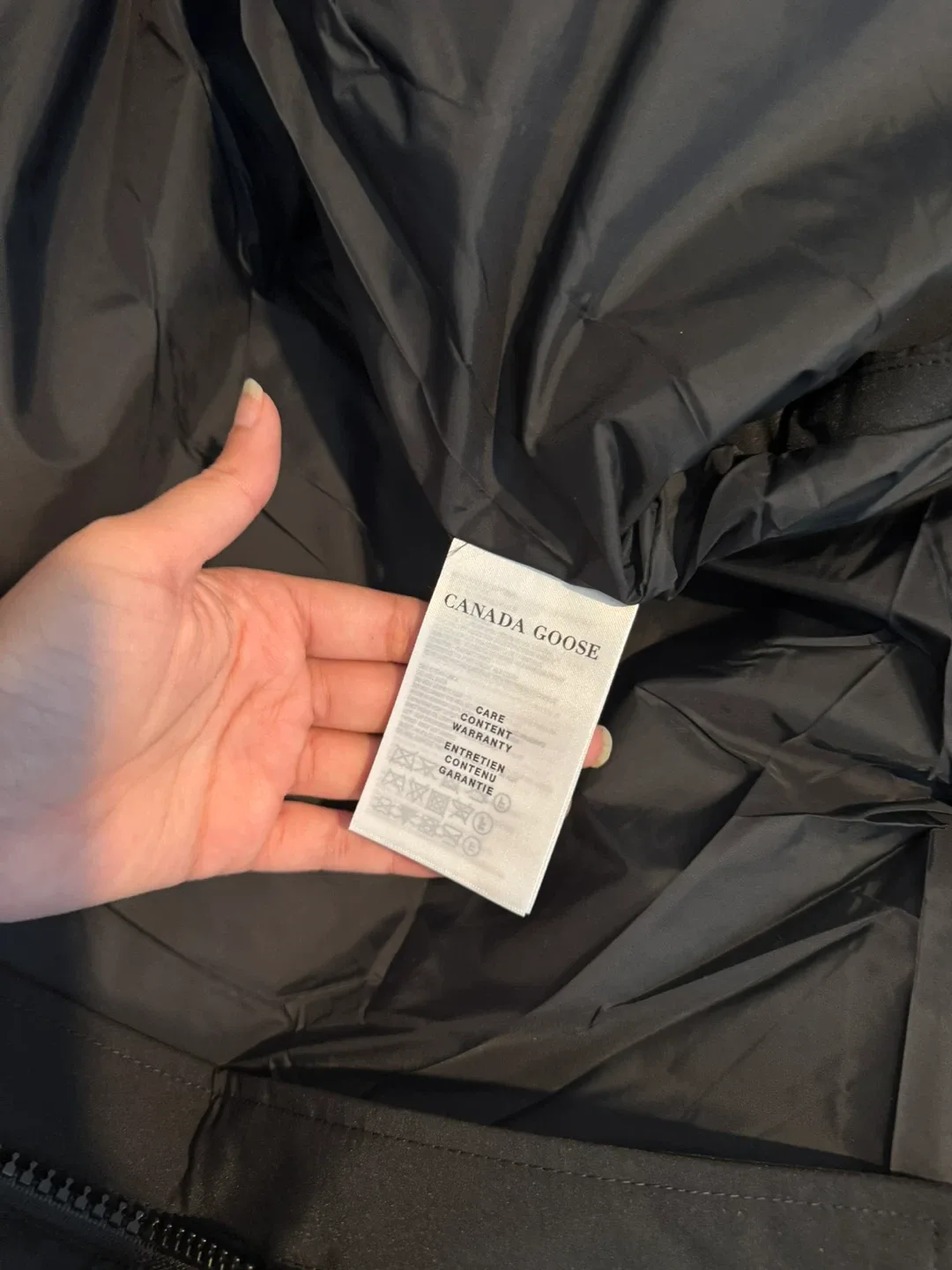 Canada Goose Black Down Vest image indicator(9)