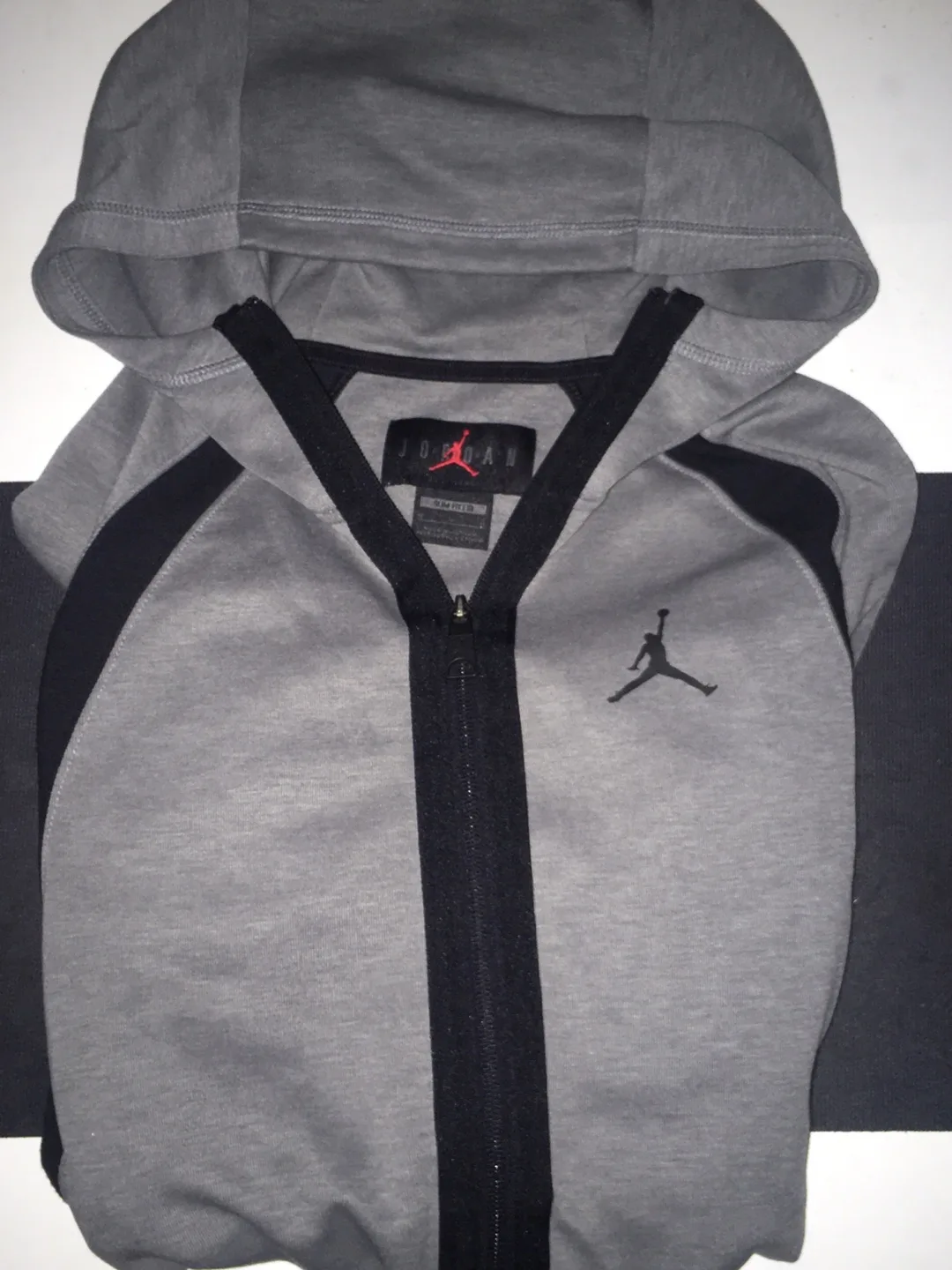 Air Jordan Tech Dri-FIT Sport Grey /Black Hoodie & Pants Set image indicator(4)