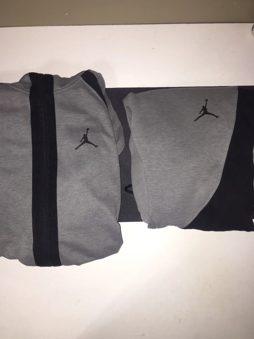 Air Jordan Tech Dri-FIT Sport Grey /Black Hoodie & Pants Set image indicator(5)