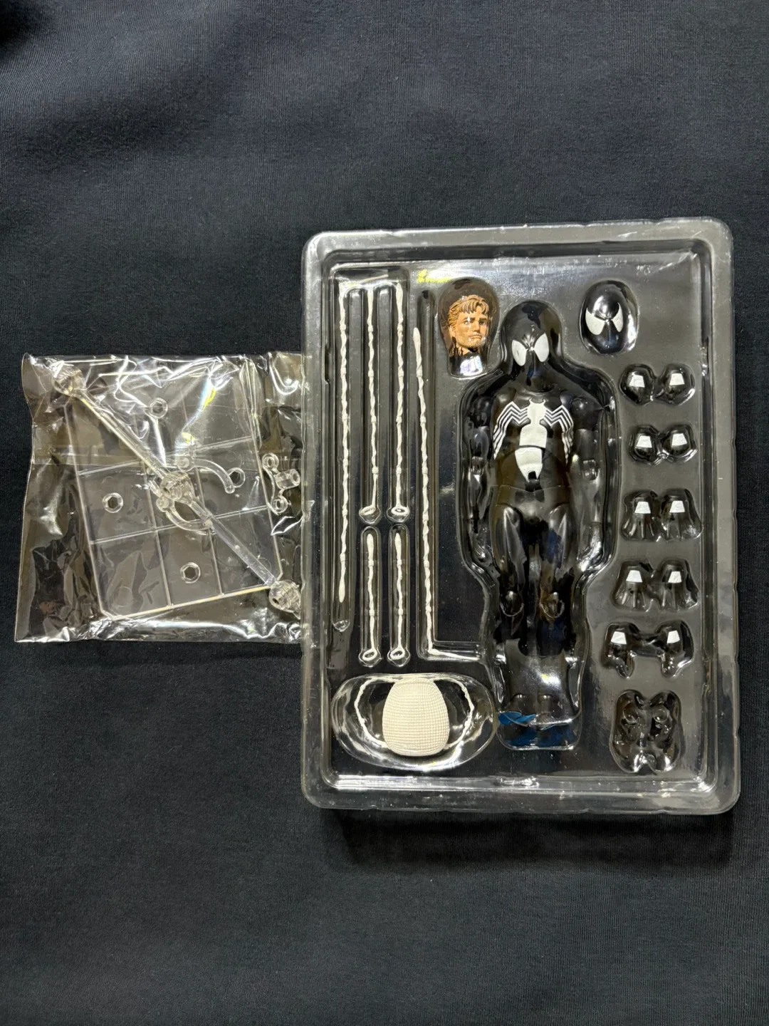 The Amazing Spider-Man Black Costume Action Figure image indicator(2)