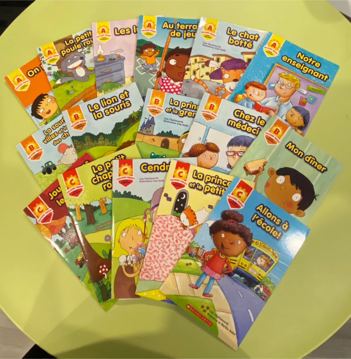 Scholastic Toujours Parfait French Books Lot - photo 2