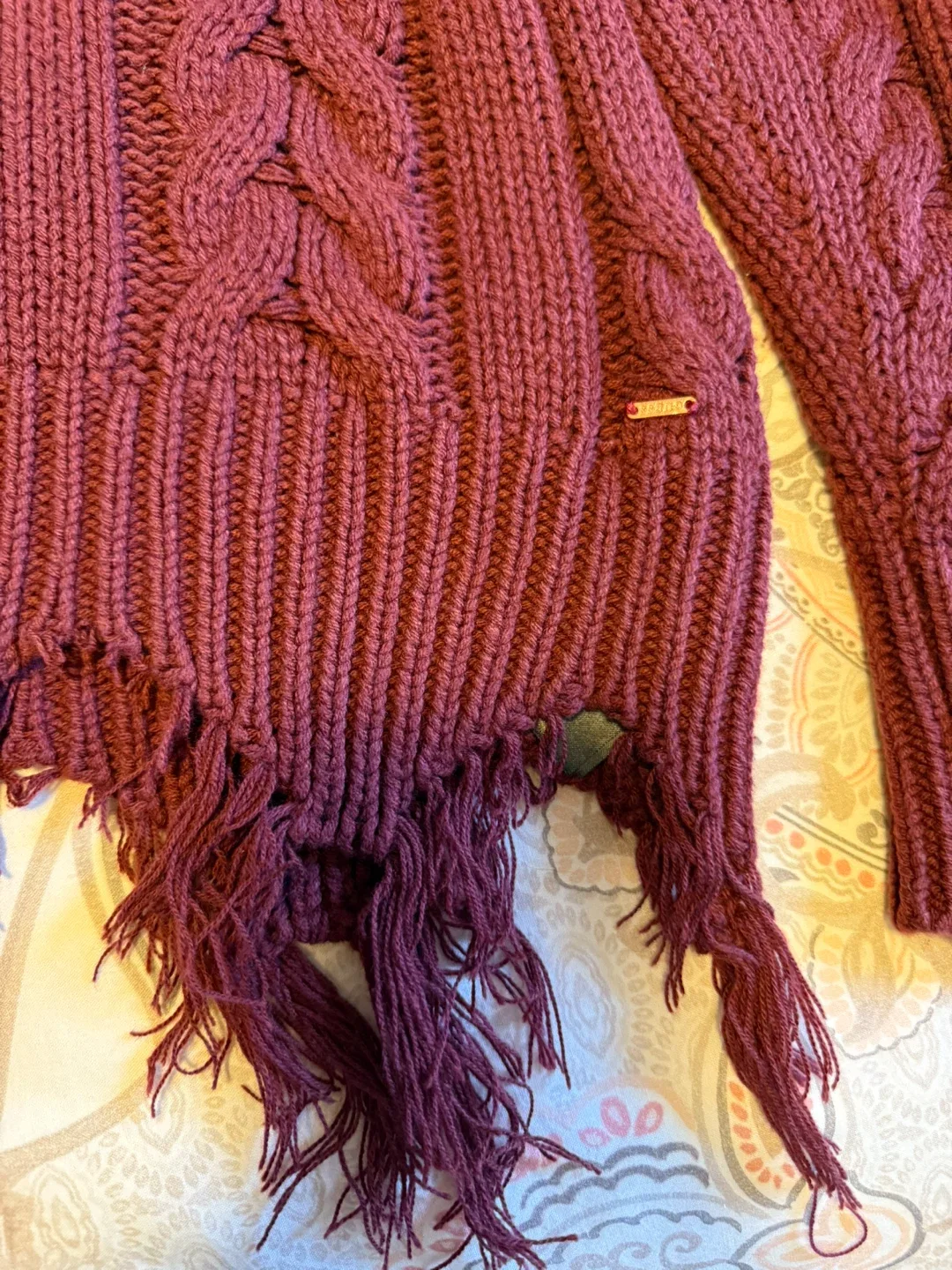 Women Guess Burgundy Distressed style Sweater - Size M image indicator(3)