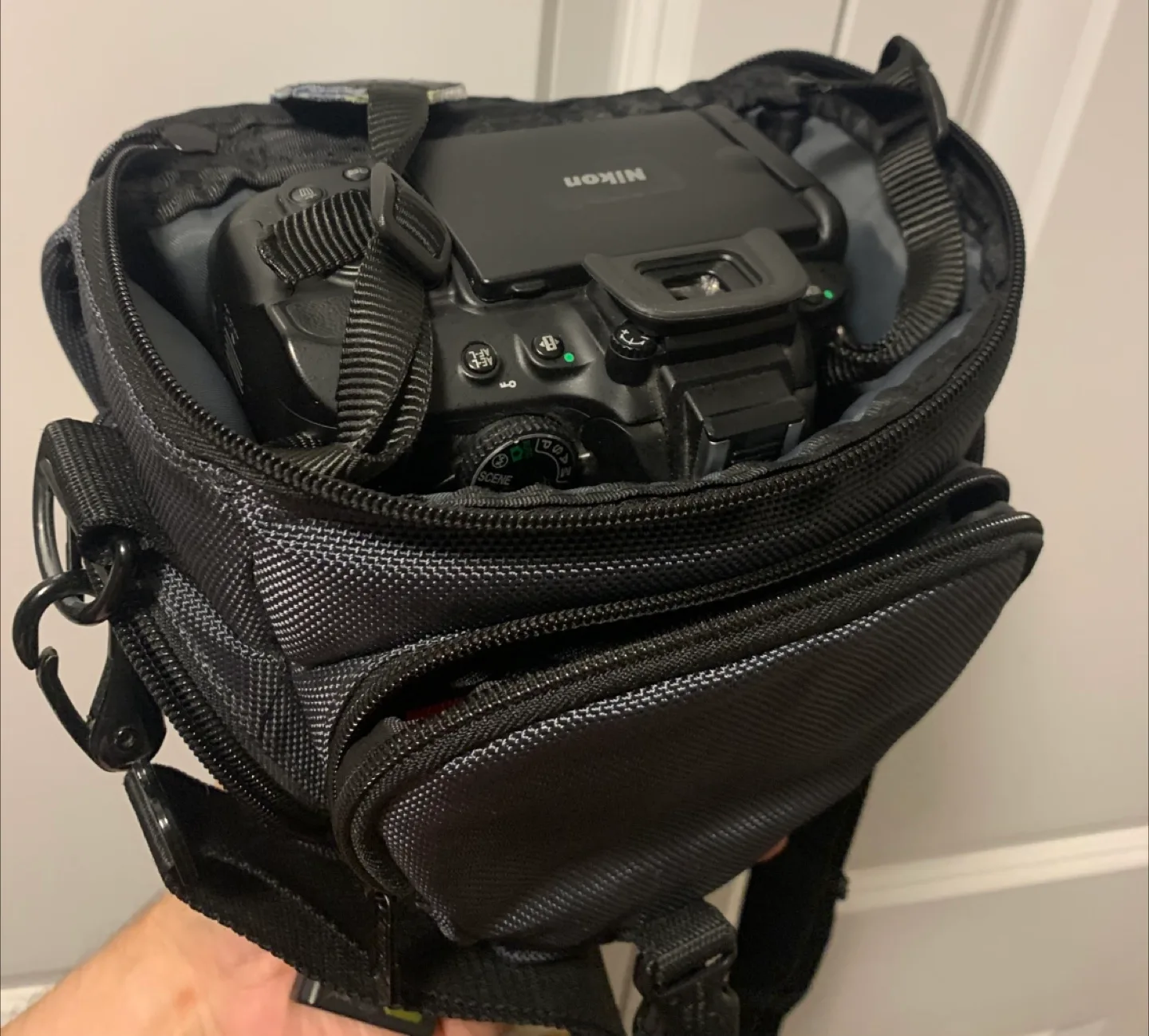 Nikon D5100 DSLR Camera with 18-200mm Lens image indicator(4)