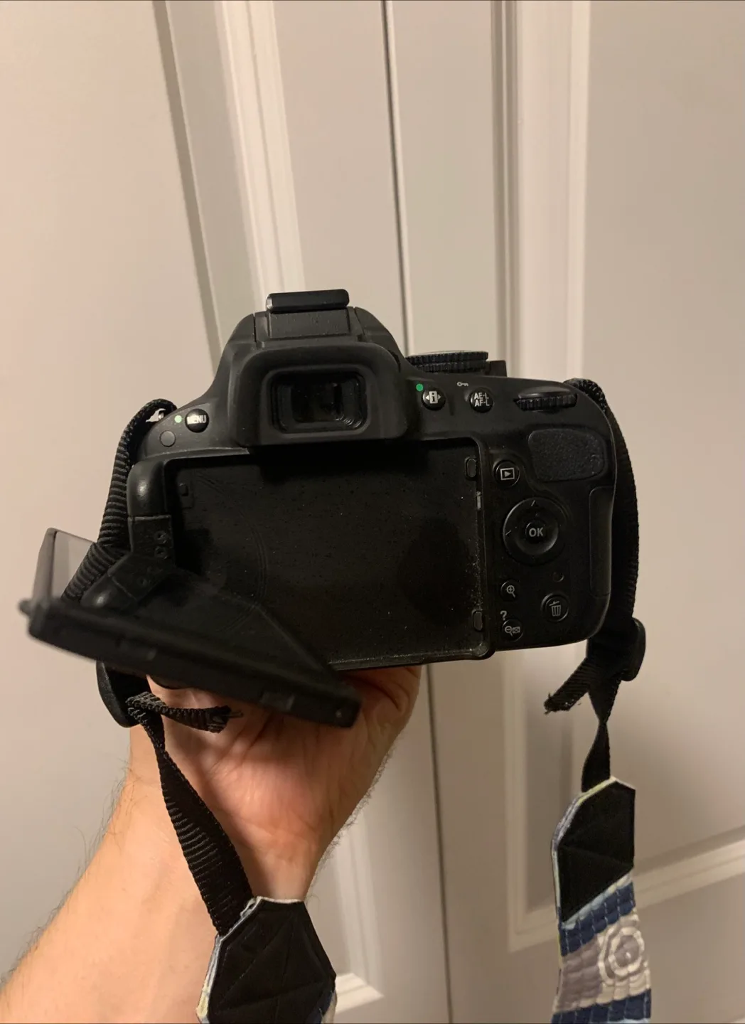 Nikon D5100 DSLR Camera with 18-200mm Lens image indicator(7)