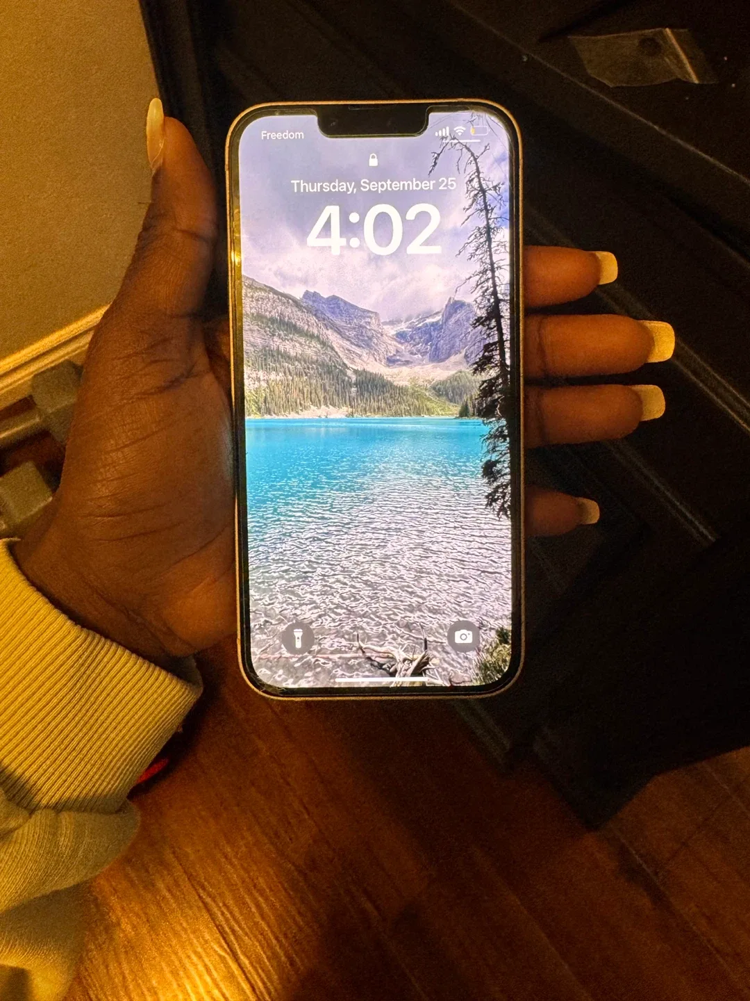 Apple iPhone 13 - Pink image indicator(2)