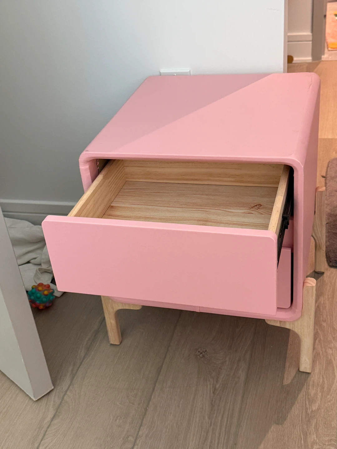 Set of 2 cute pink scandi nightstands - photo 3