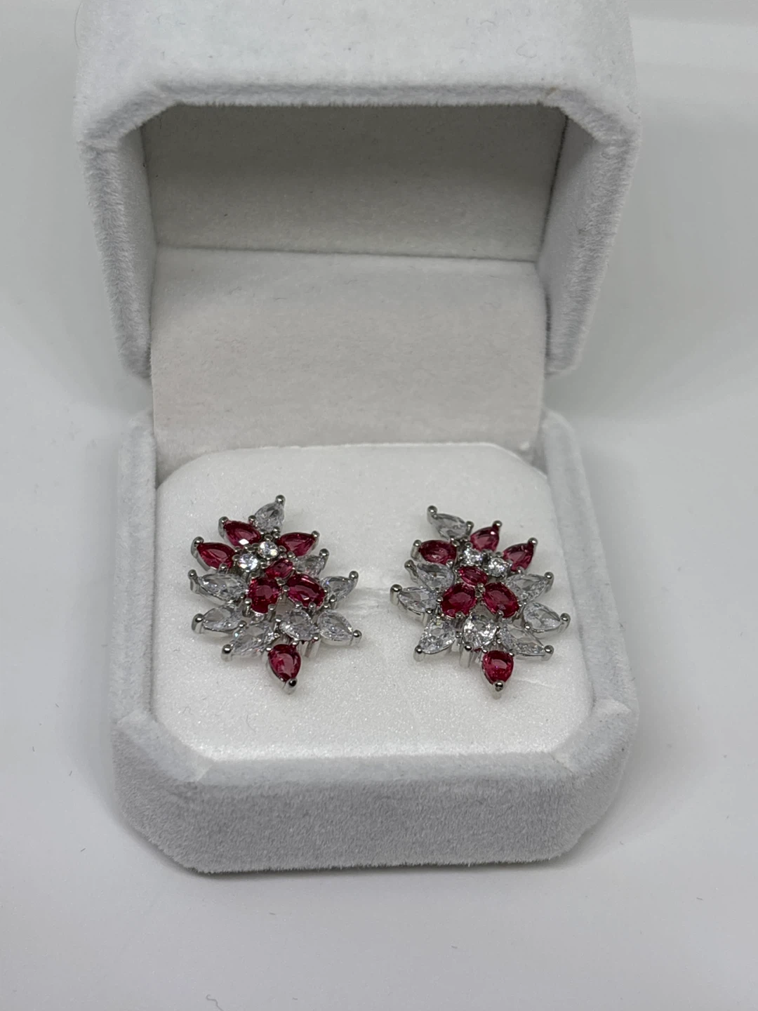 Silver earring with cz stones
