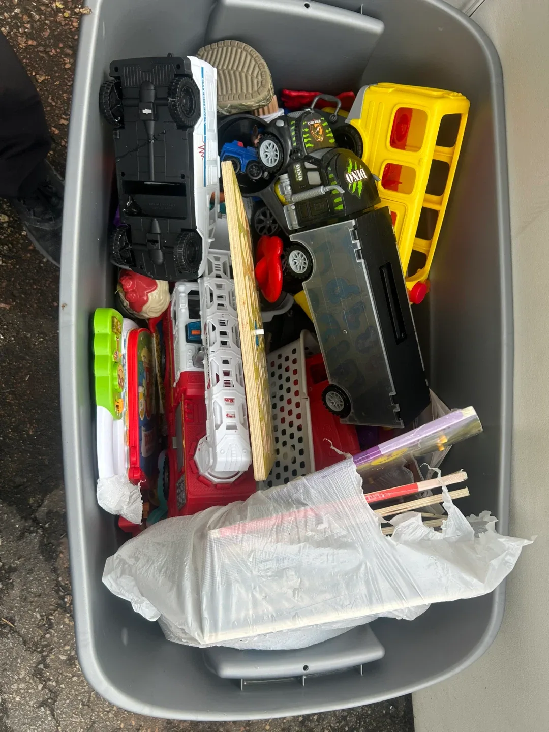 Mixed Lot of Toy Cars and Trucks thumbnail