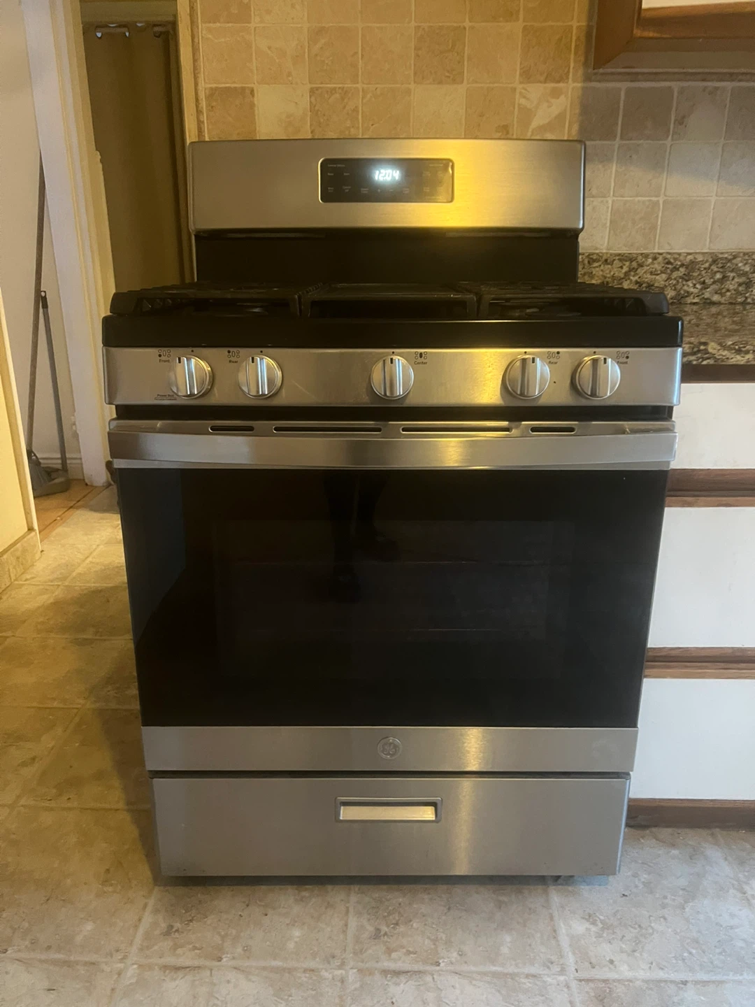 GE Stainless Steel Gas Range - photo 2