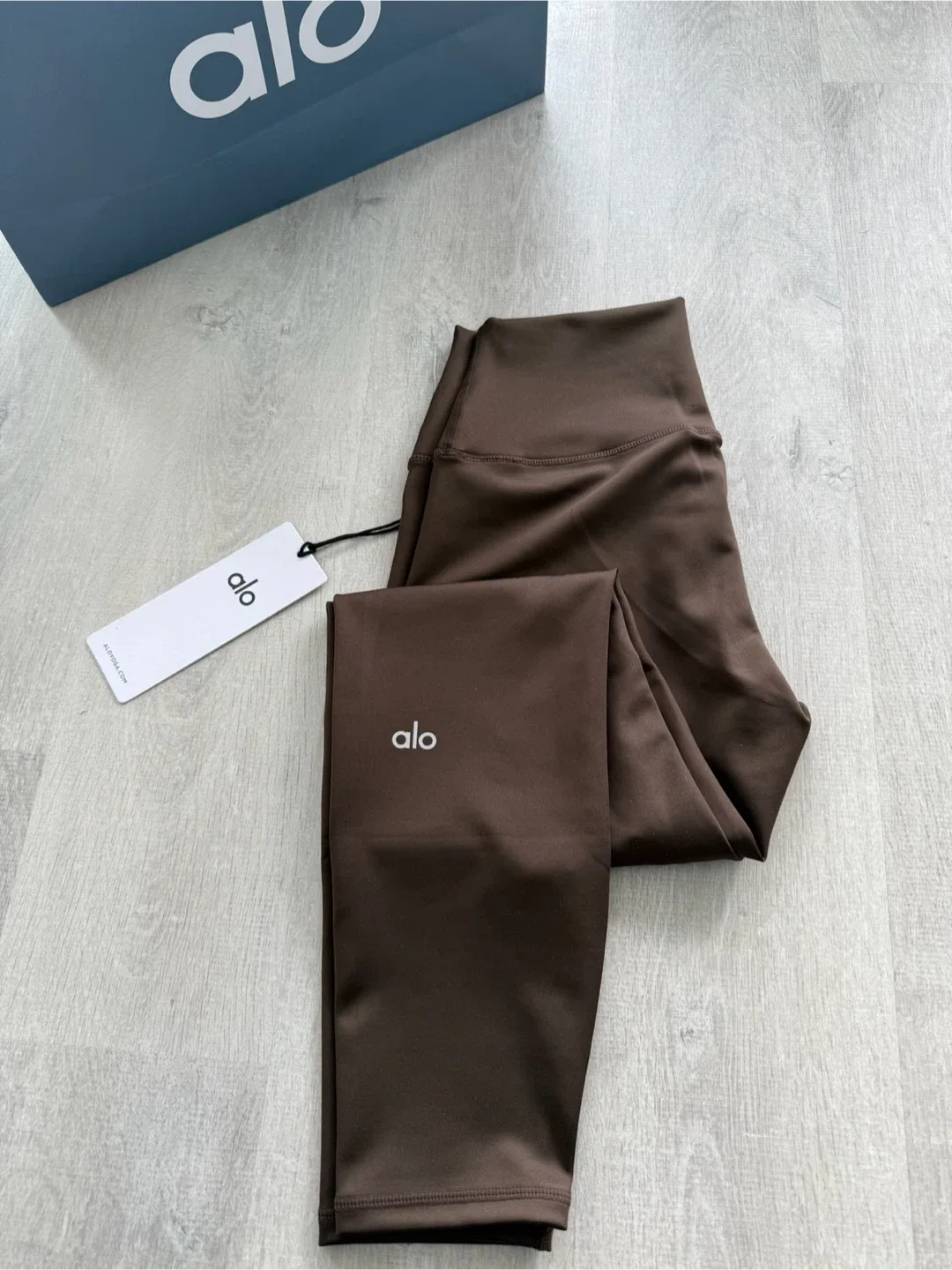 ALO Accolade Hoodie & Leggings Set - Espresso image indicator(3)