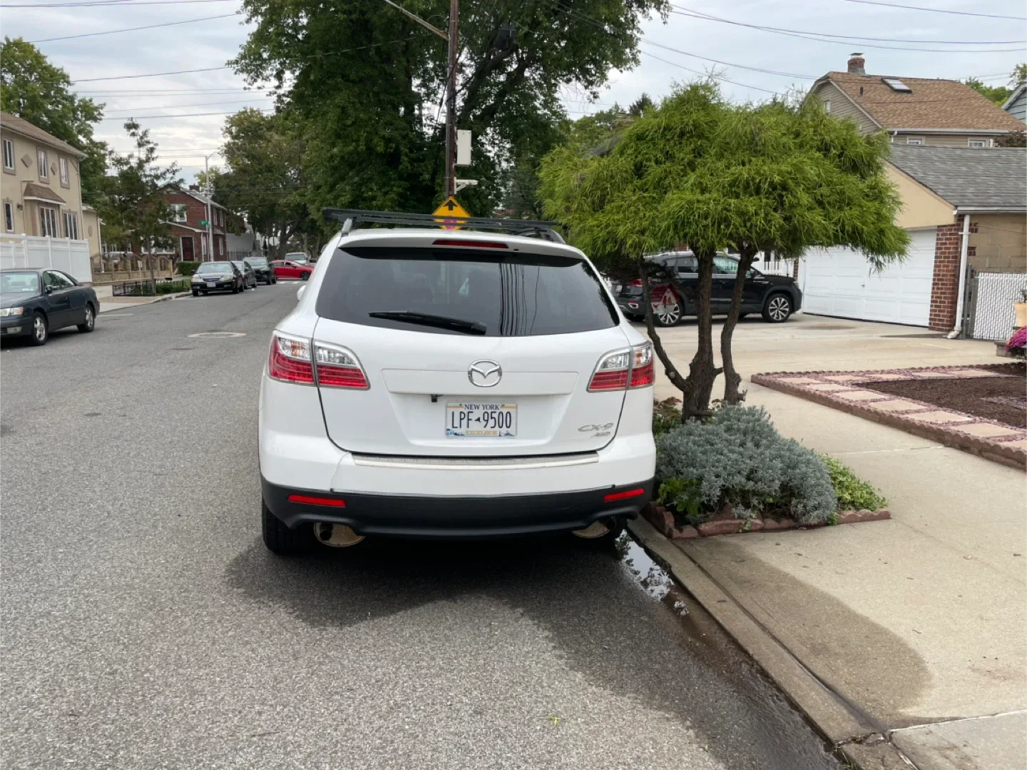 Mazda CX-9 White SUV image indicator(2)