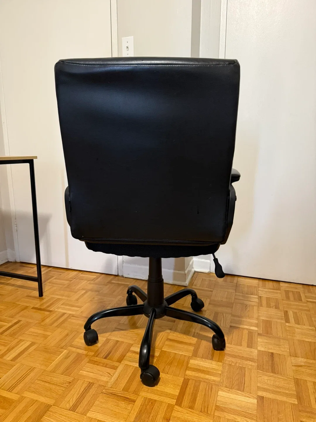 MOVING OUT SALE !! Office Desk and Used Black Office Chair image indicator(6)