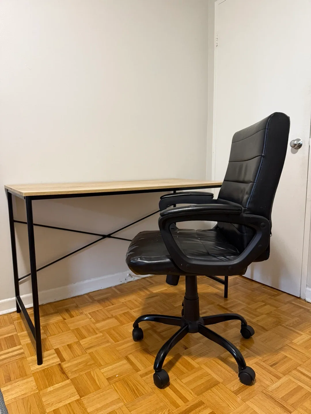 MOVING OUT SALE !! Office Desk and Used Black Office Chair image indicator(5)