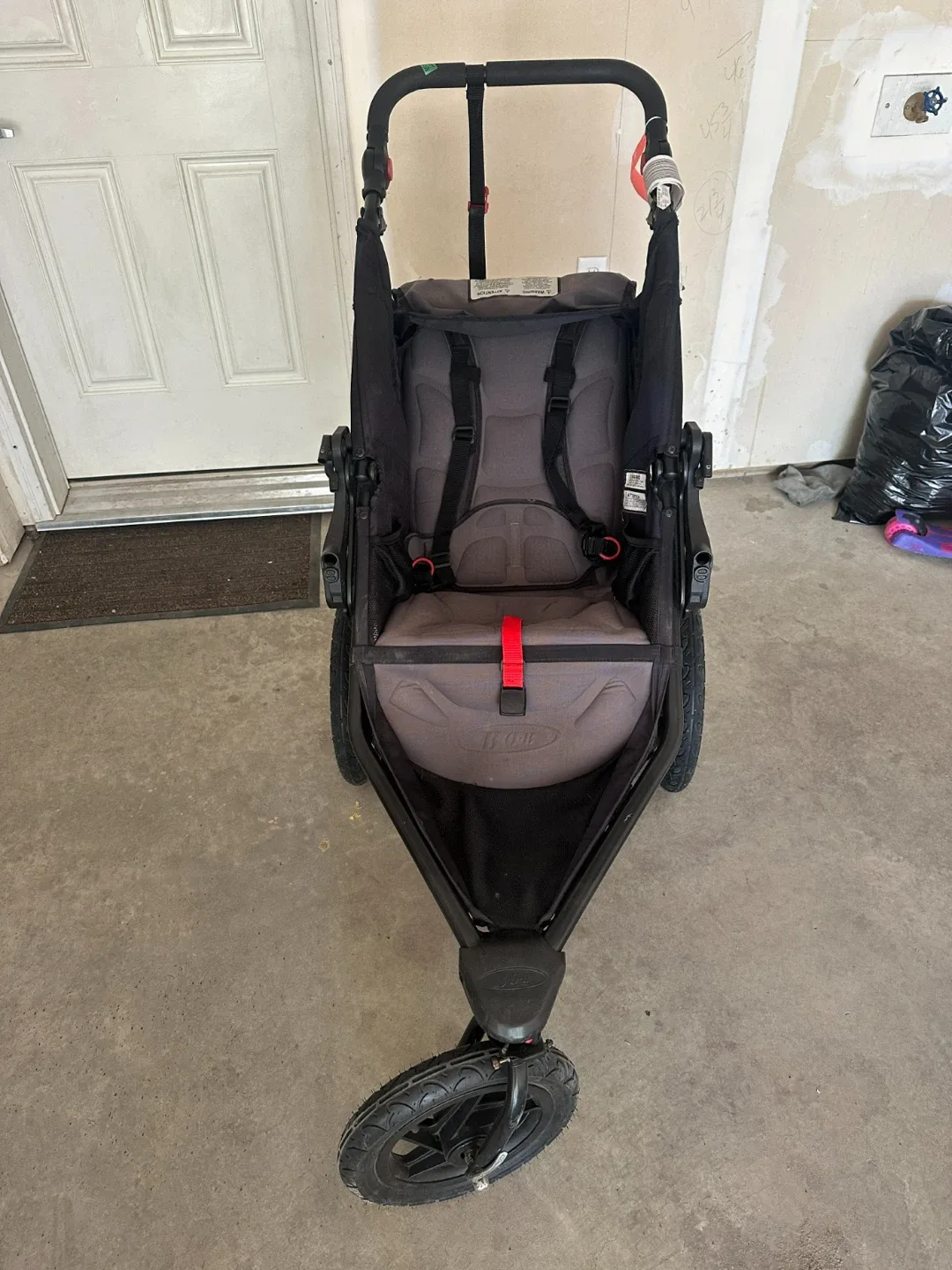 BOB Revolution SE Stroller - Black/Grey image indicator(2)