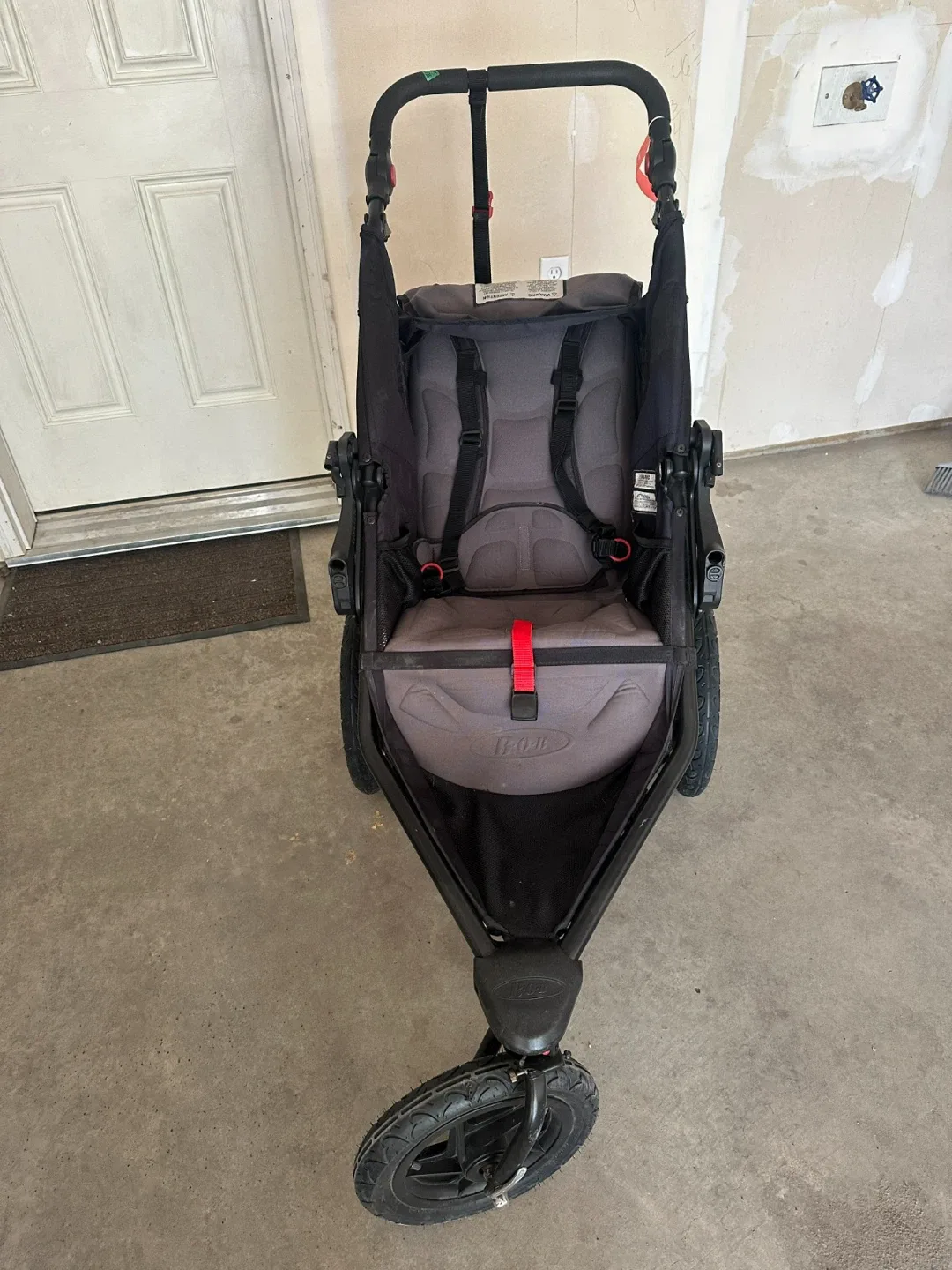 BOB Revolution SE Stroller - Black/Grey image indicator(3)