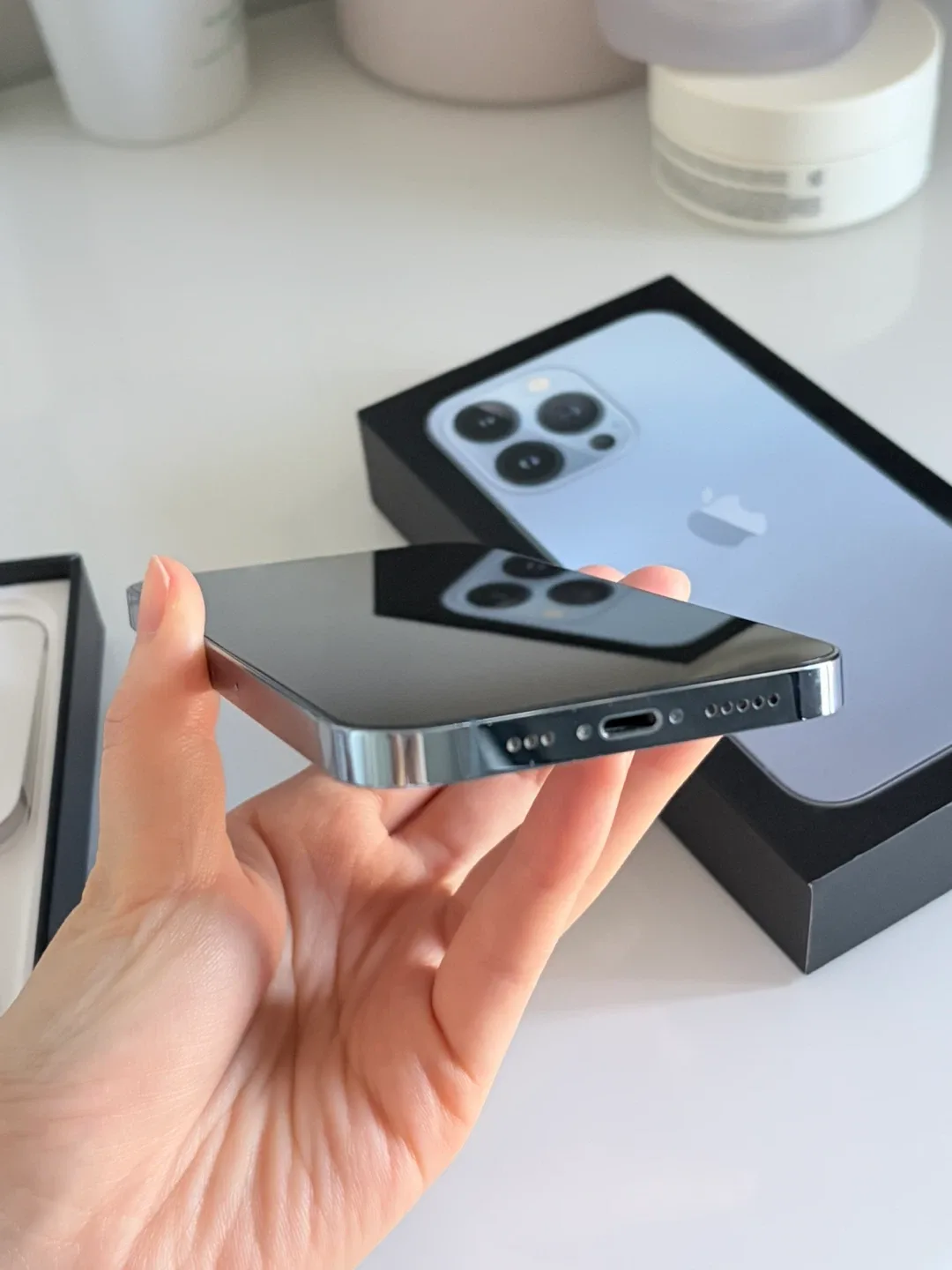 Apple iPhone 13 Pro - Blue - Box Included (unlocked) image indicator(6)