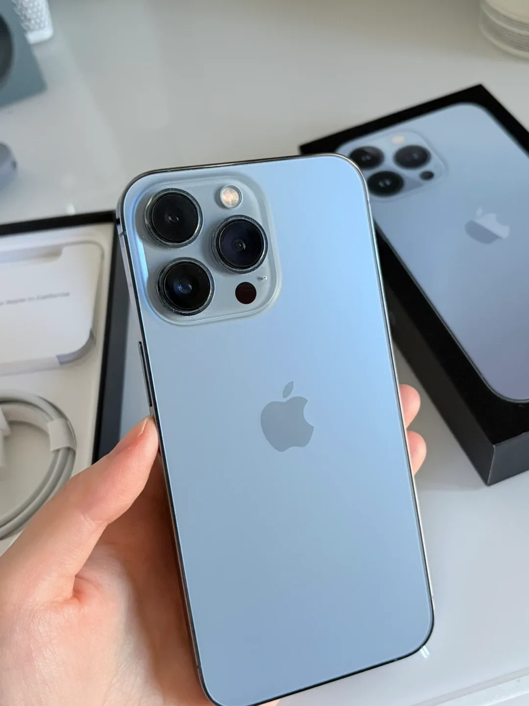 Apple iPhone 13 Pro - Blue - Box Included (unlocked) image indicator(3)