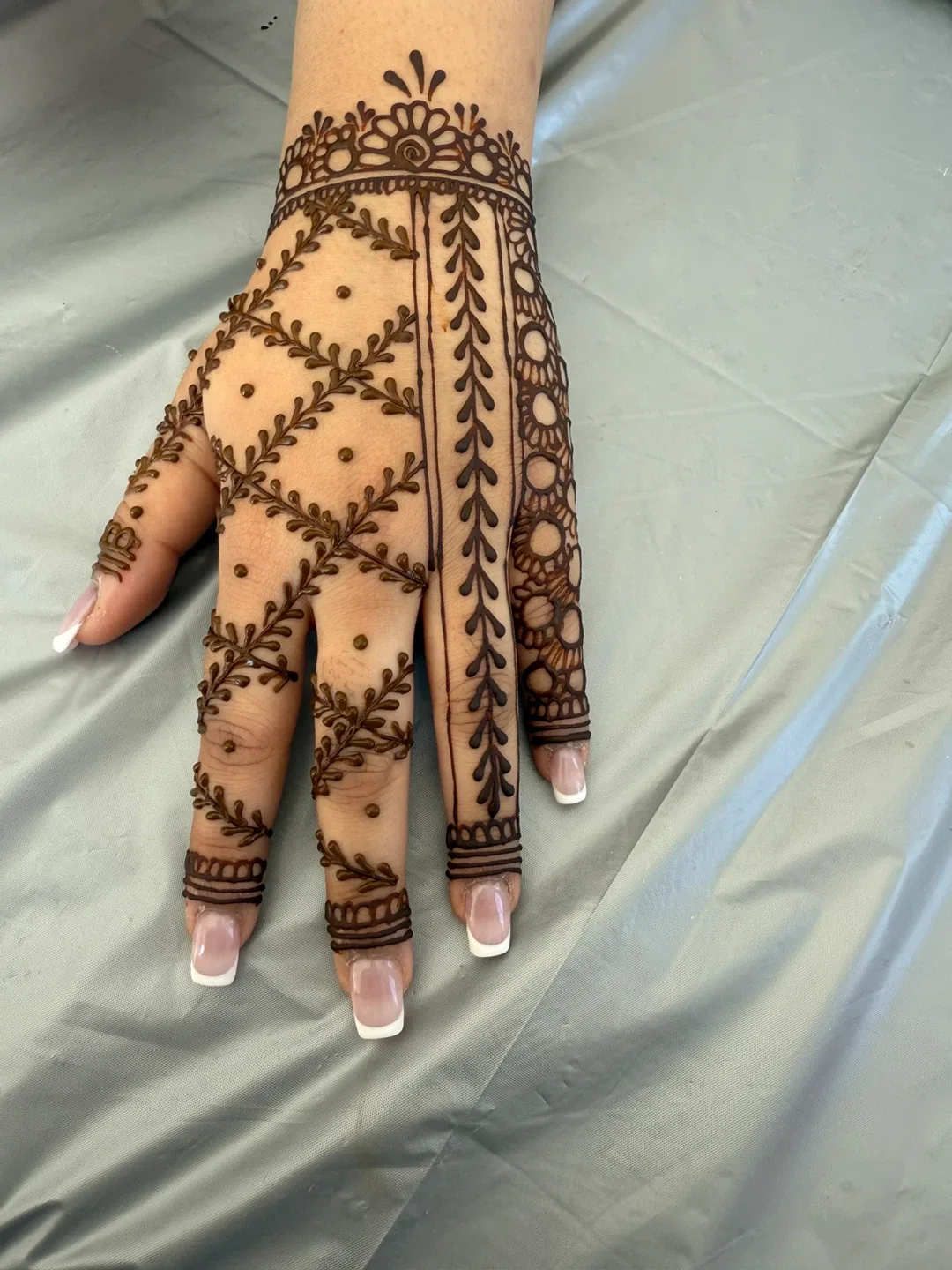 Heena artist image indicator(7)