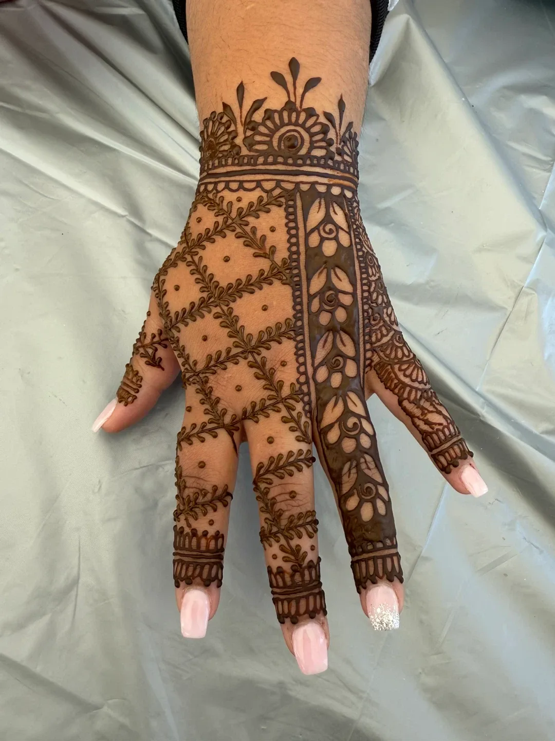 Heena artist image indicator(5)