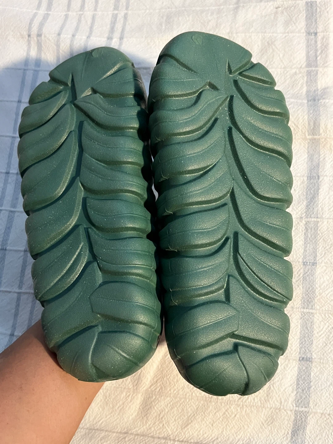 Monstera Leaf Slides - Green - photo 3