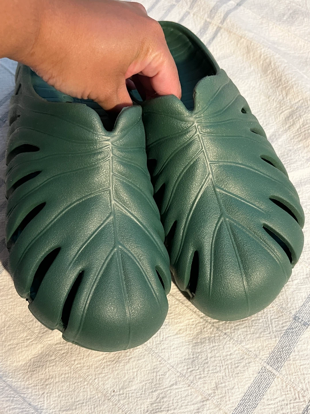 Monstera Leaf Slides - Green - photo 4