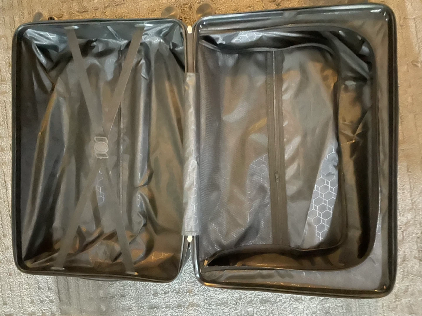 Black Hard Shell Suitcase - photo 2