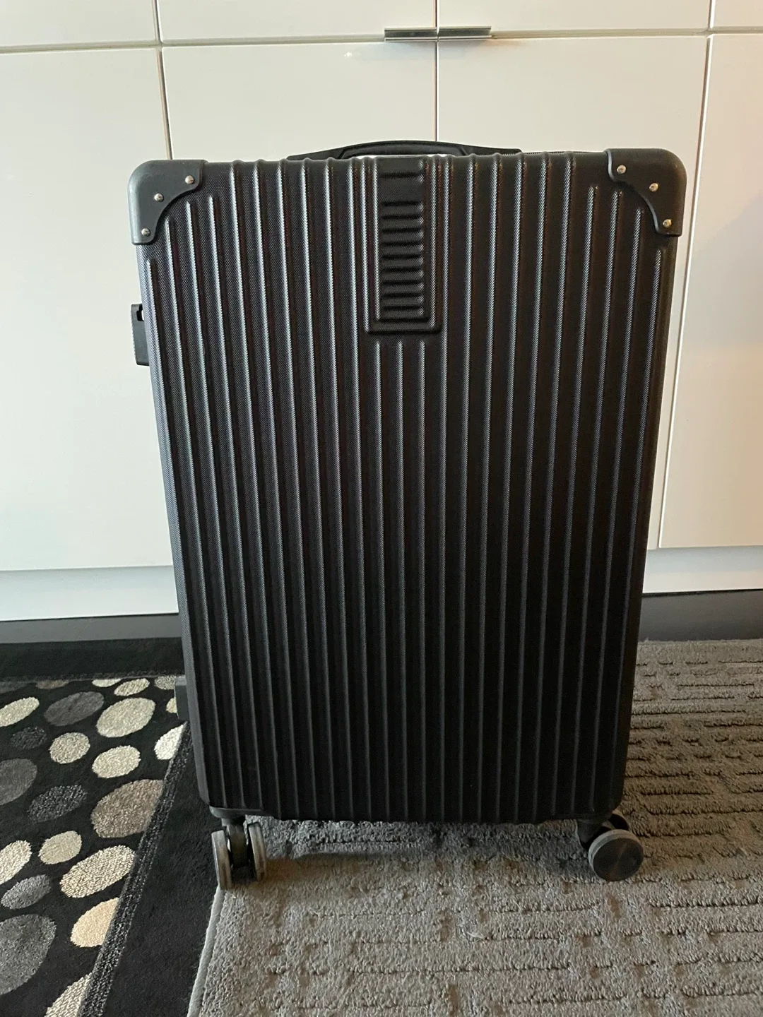 Black Hard Shell Suitcase thumbnail