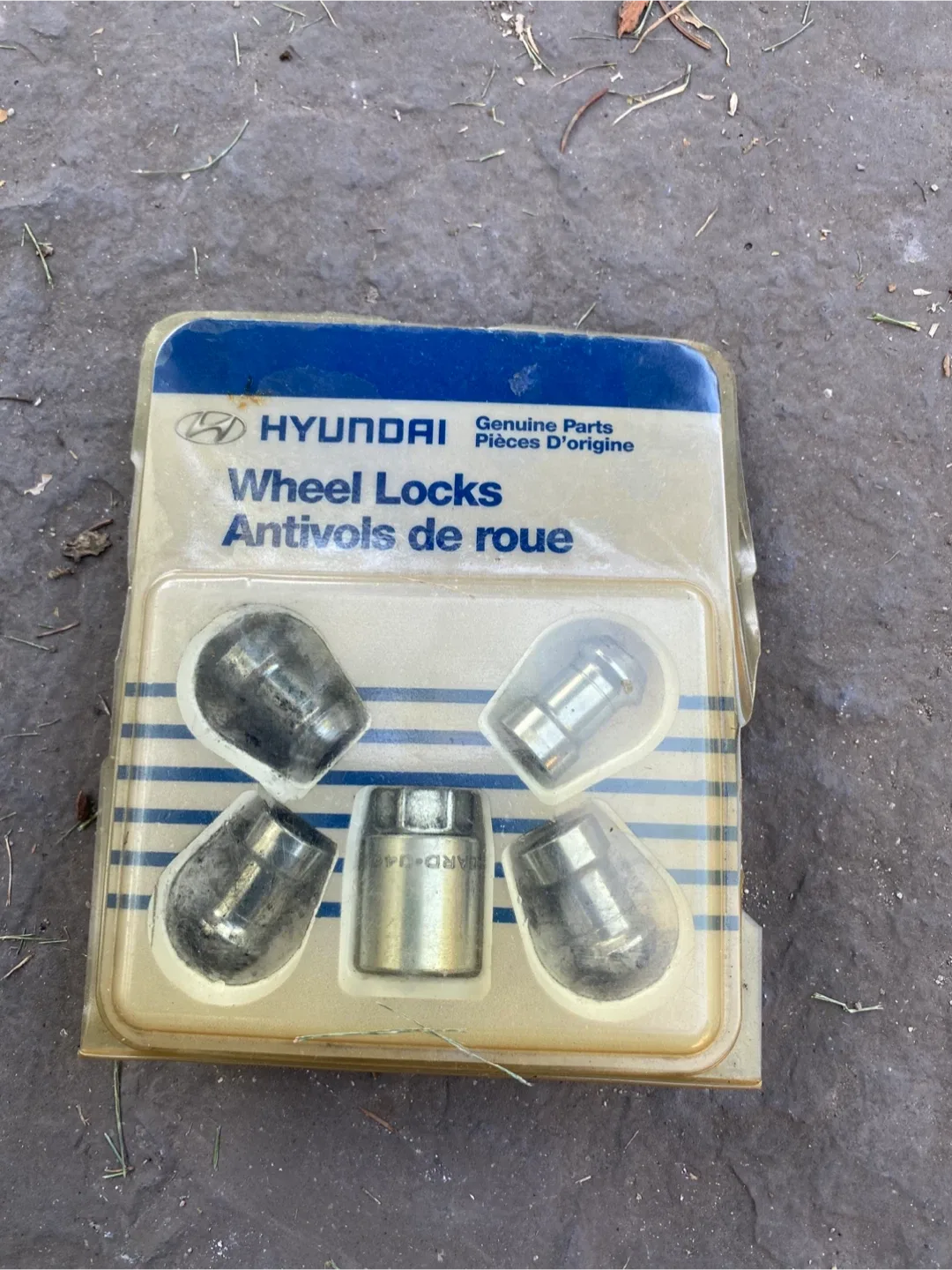 HYUNDAI WHEEL LOCKS thumbnail