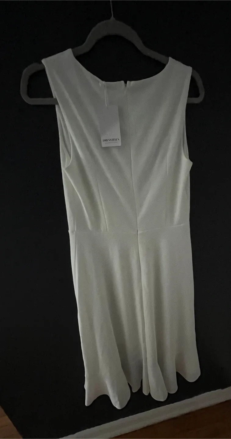 White Cocktail Dress – Size Large image indicator(2)