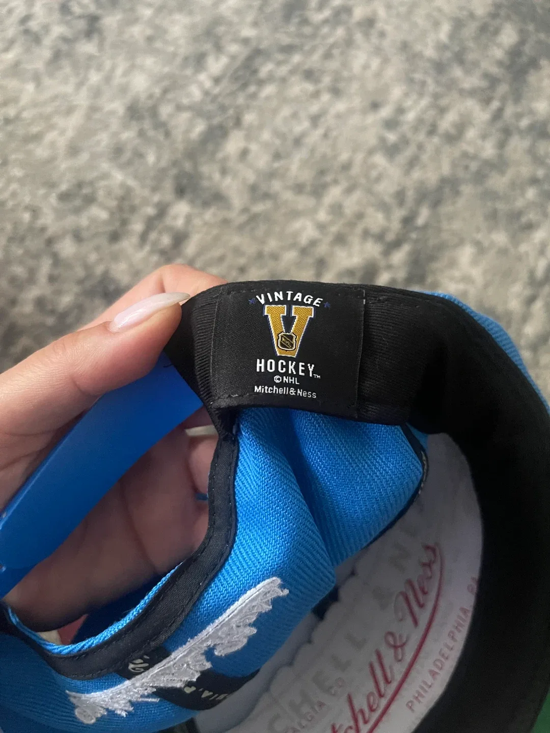 Mitchell & Ness Quebec Nordiques Cap image indicator(4)