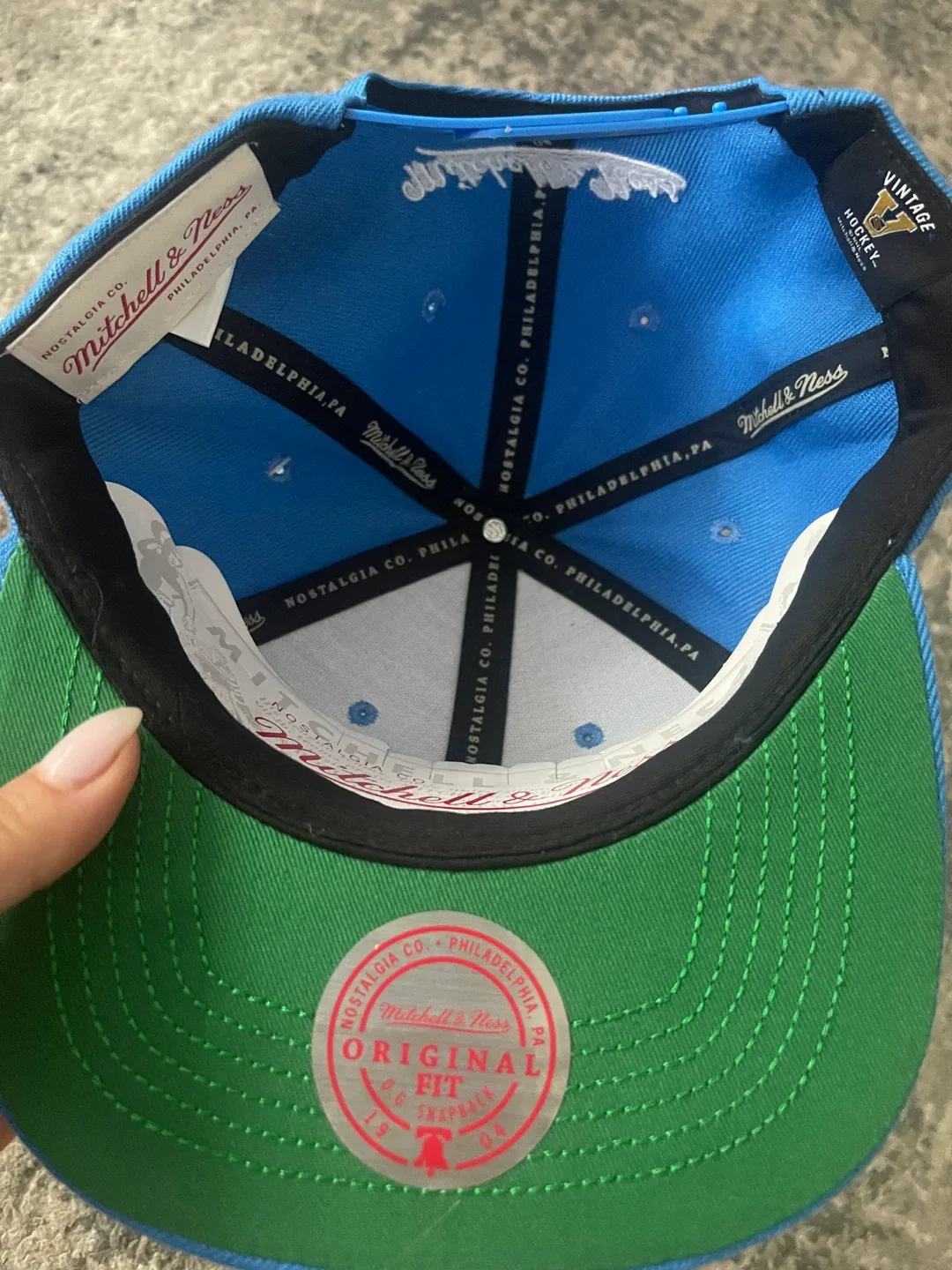 Mitchell & Ness Quebec Nordiques Cap image indicator(5)