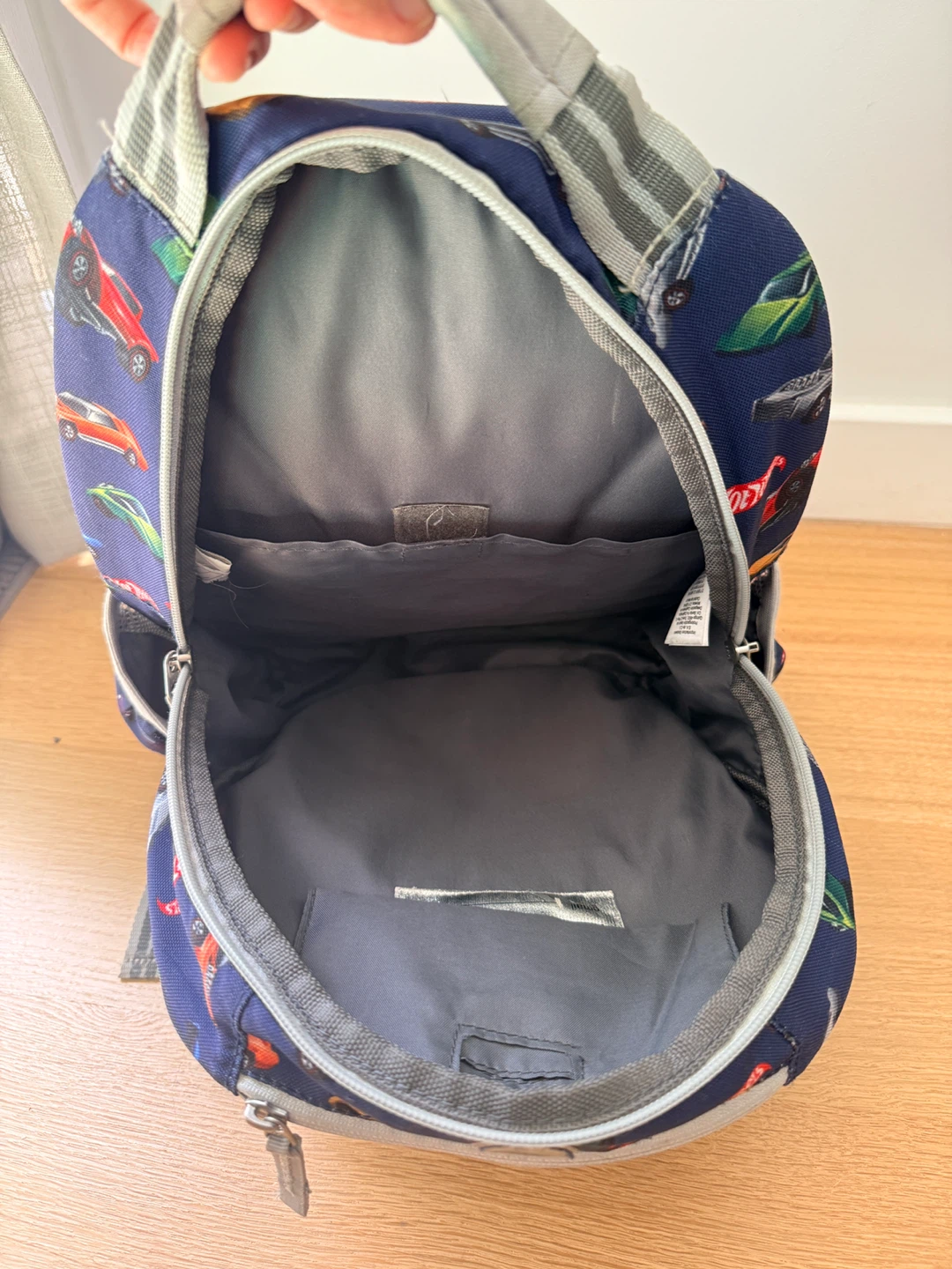 Pottery Barn Hot Wheels Backpack (size large 6-8 years) - photo 3